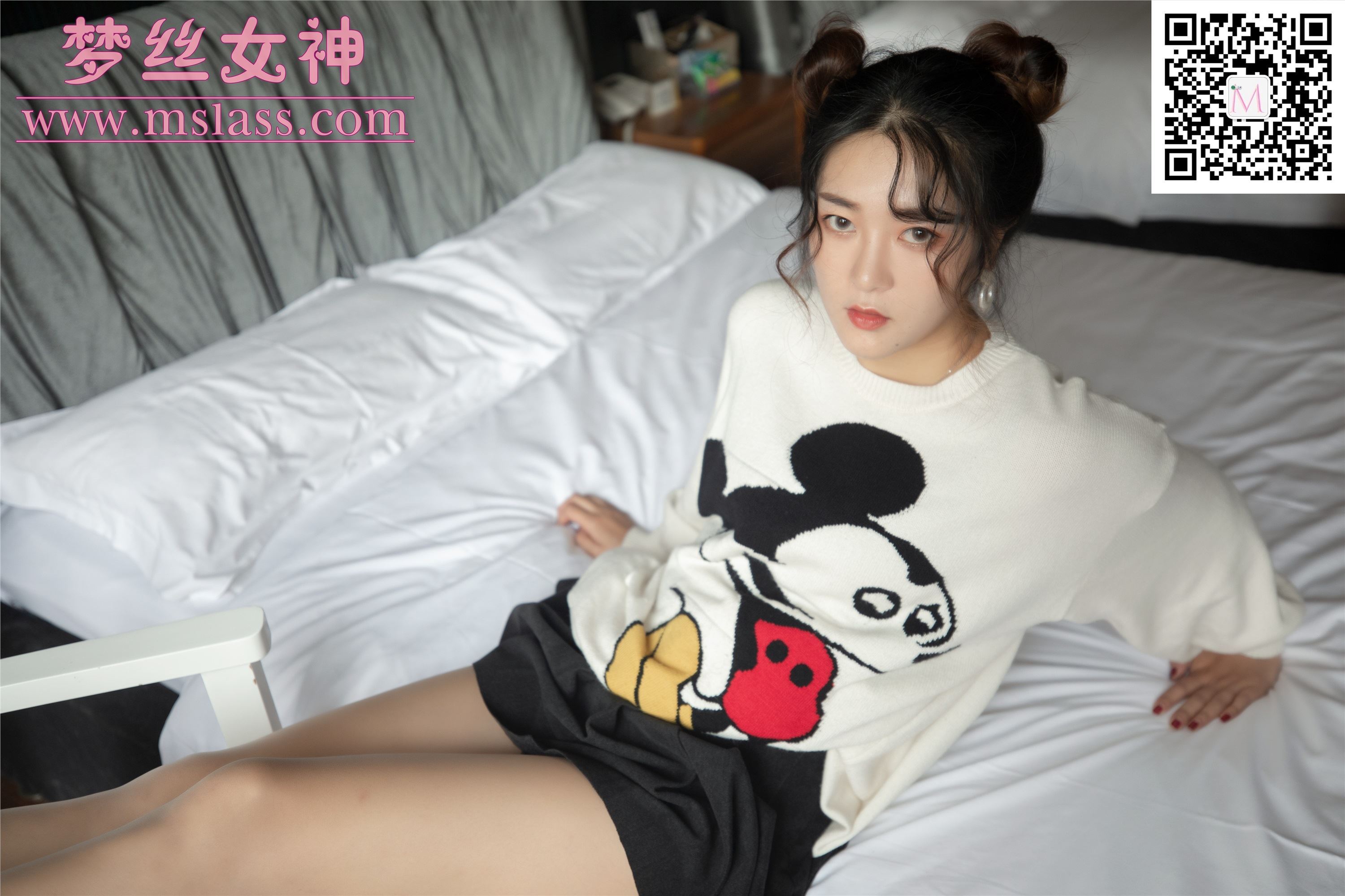 MSLASS梦丝女神 2019-11-12 Vol.068 雨晨 白卫衣下的丝袜