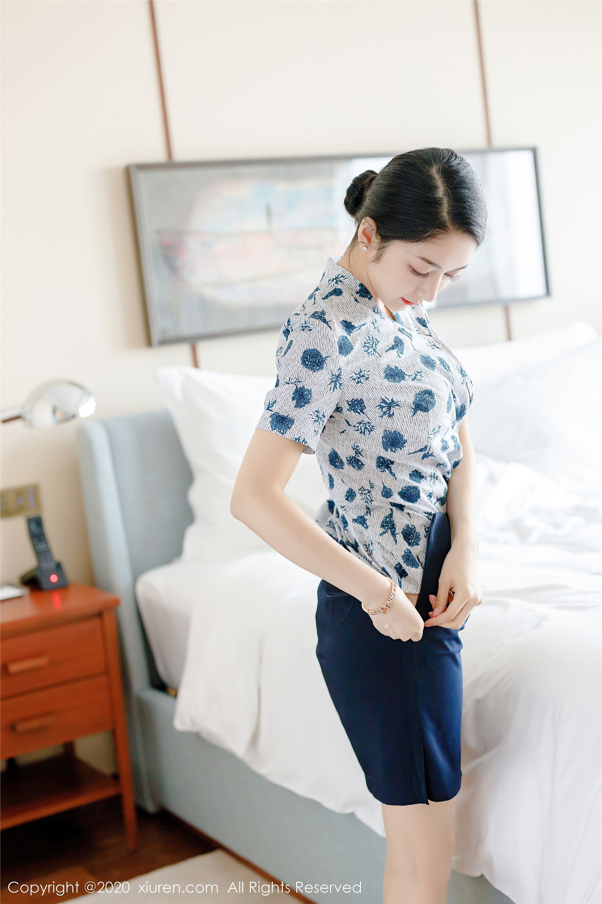 XIUREN秀人网 2020.07.08 No.2305 小热巴 制_服空姐高跟