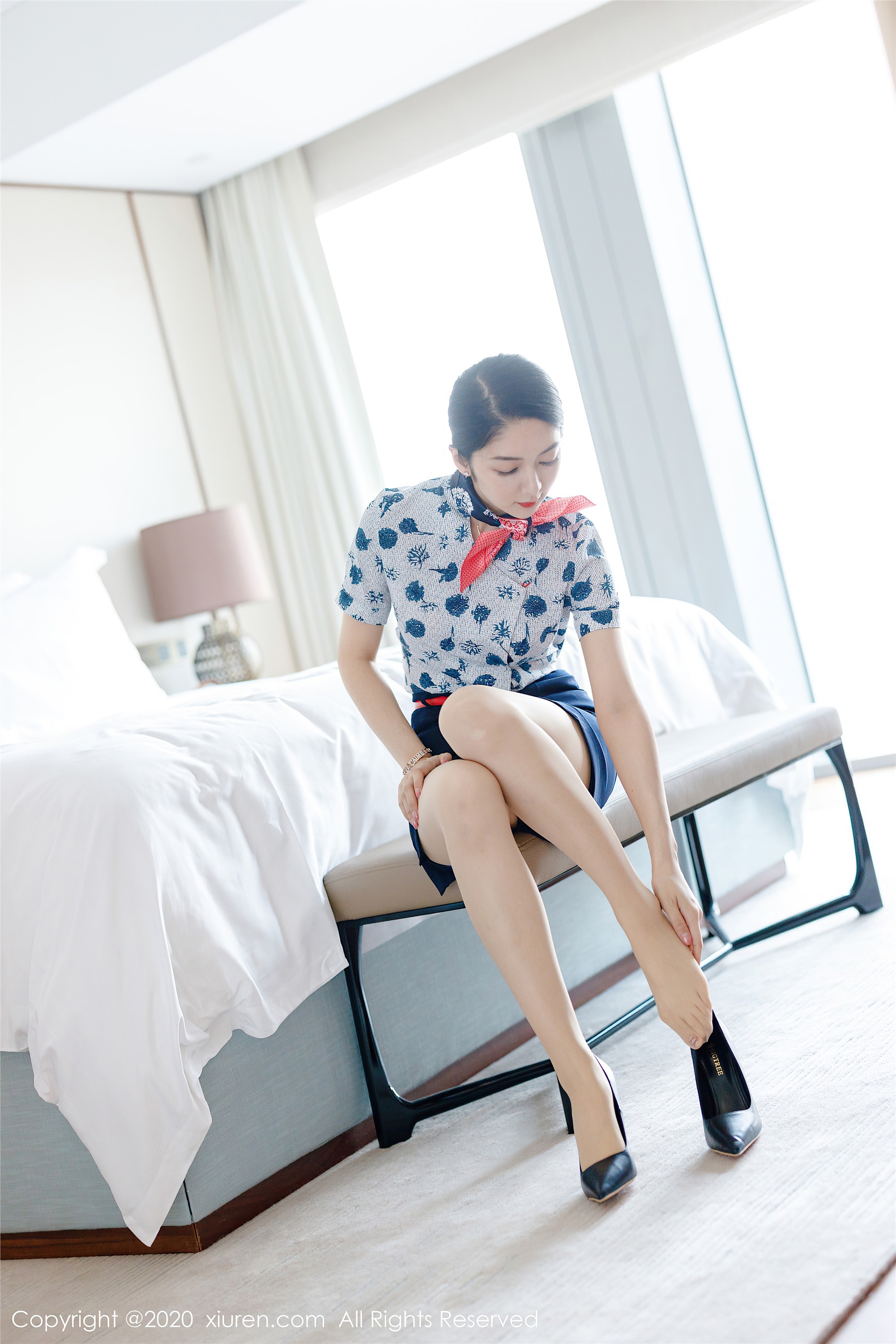 XIUREN秀人网 2020.07.08 No.2305 小热巴 制_服空姐高跟