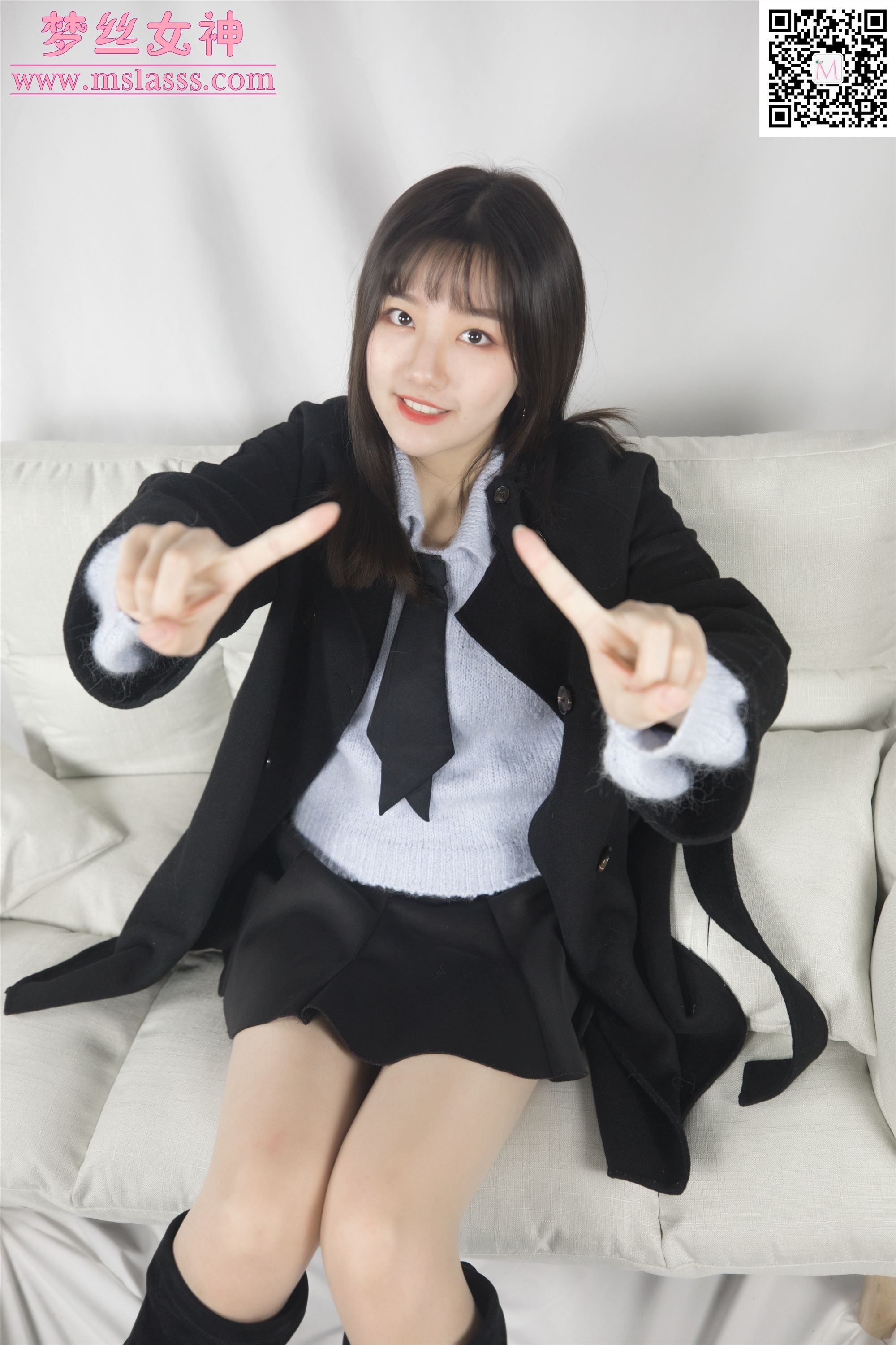 MSLASS梦丝女神 2020-01-07 Vol.088 小盐 黑风衣下的美腿