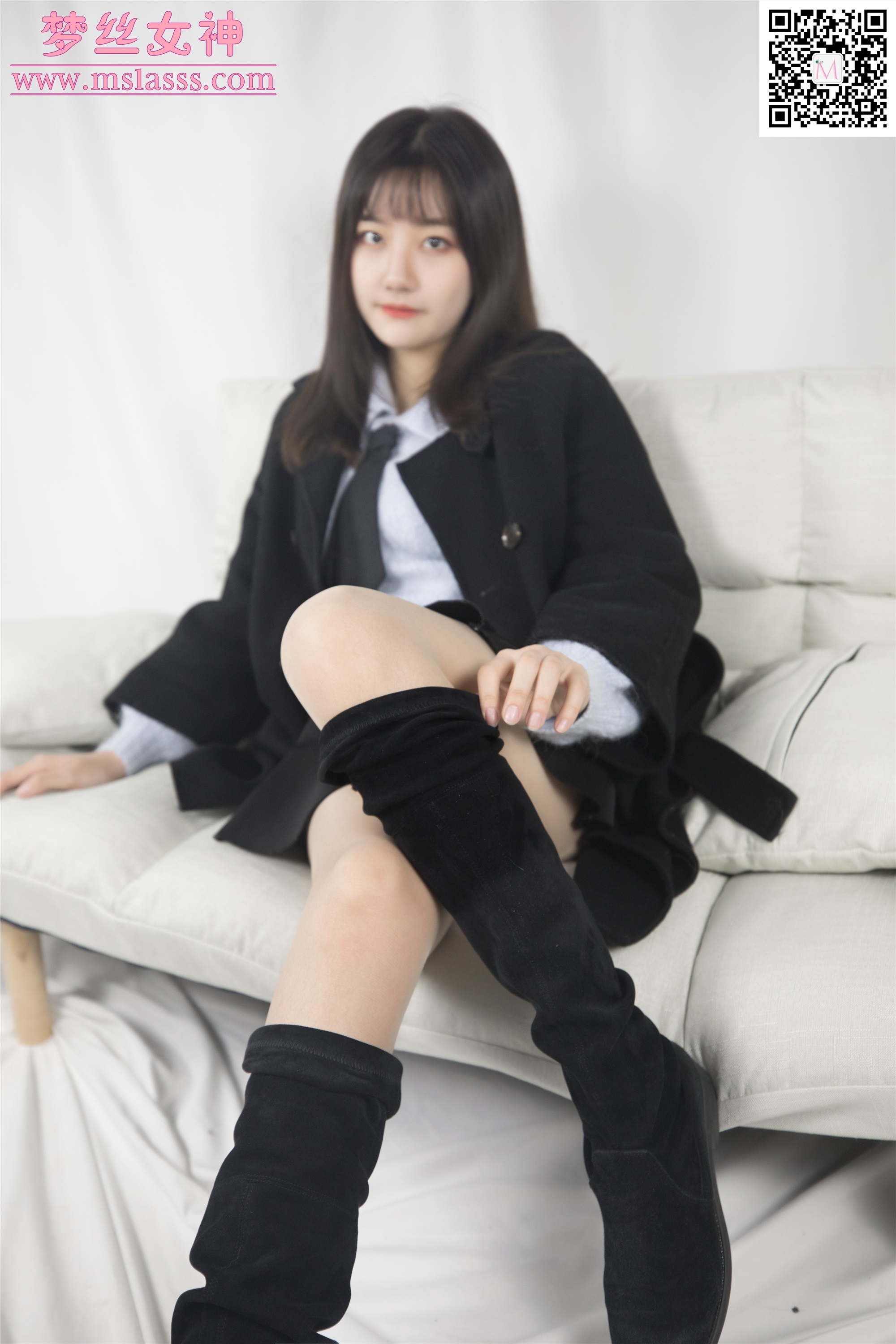 MSLASS梦丝女神 2020-01-07 Vol.088 小盐 黑风衣下的美腿