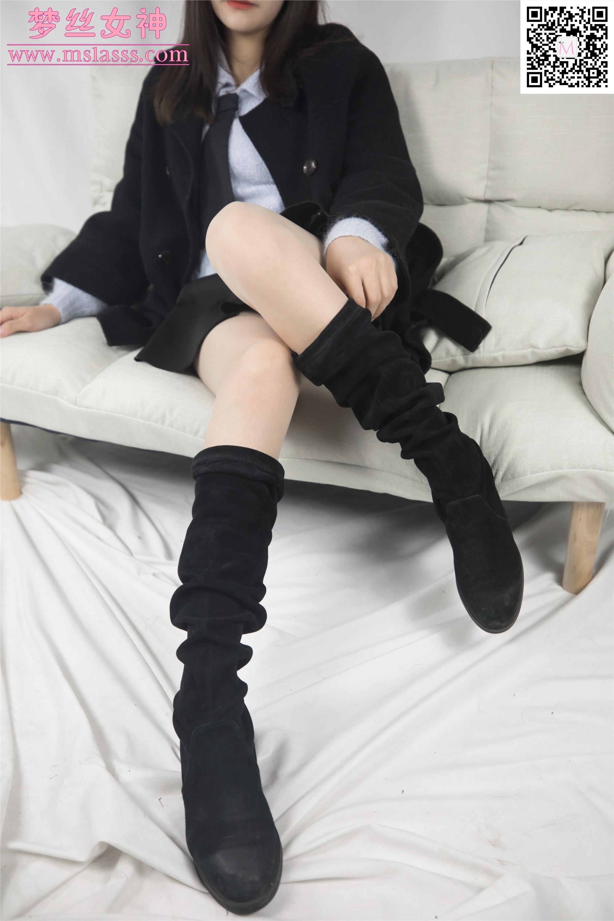 MSLASS梦丝女神 2020-01-07 Vol.088 小盐 黑风衣下的美腿