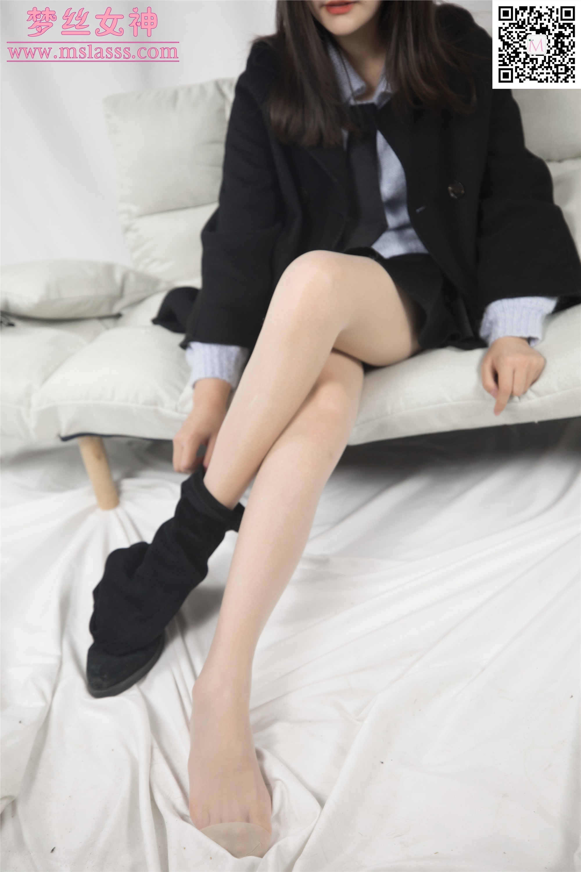 MSLASS梦丝女神 2020-01-07 Vol.088 小盐 黑风衣下的美腿