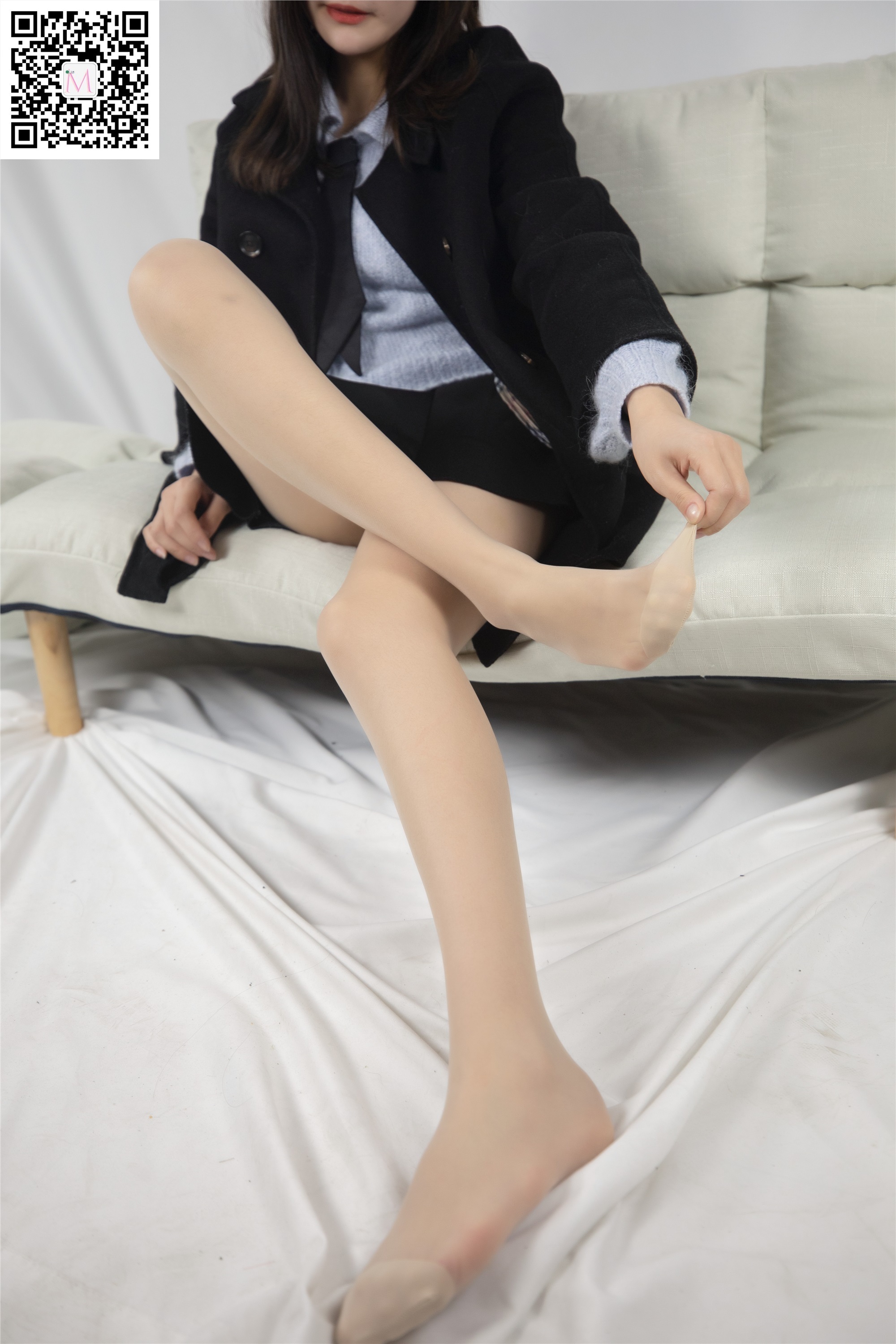 MSLASS梦丝女神 2020-01-07 Vol.088 小盐 黑风衣下的美腿