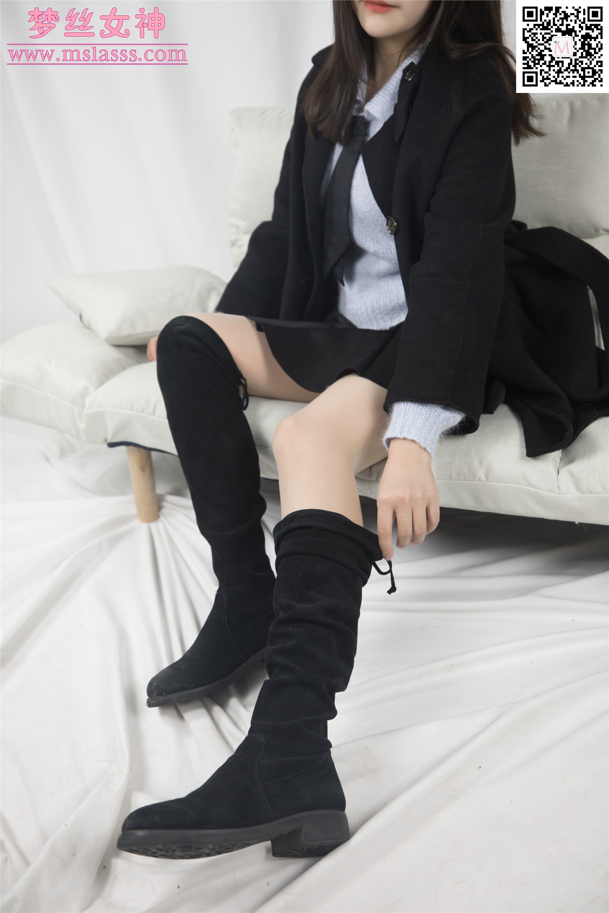 MSLASS梦丝女神 2020-01-07 Vol.088 小盐 黑风衣下的美腿