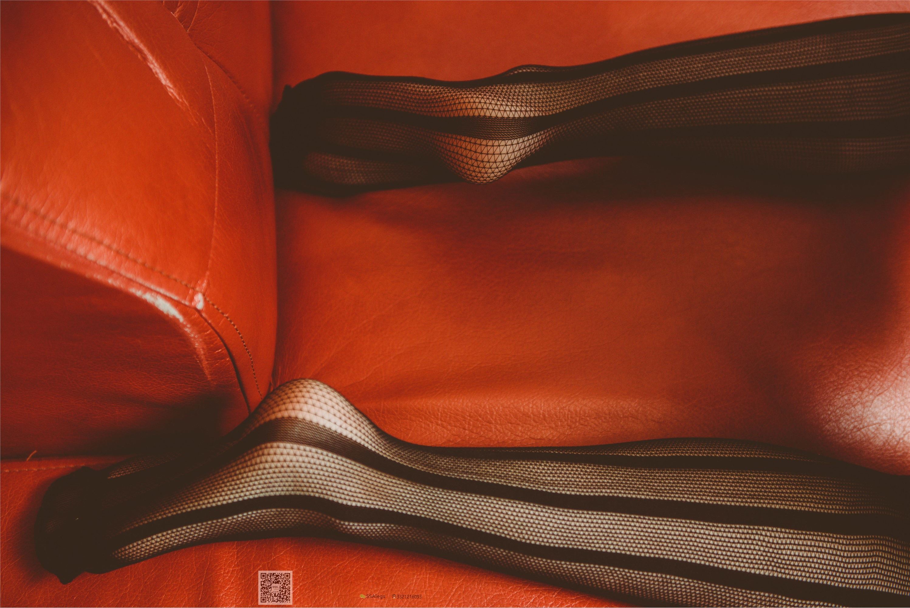 SSA丝社Vol.0019 小琪琪 KTV包厢里的魅惑黑丝网袜裸足特写