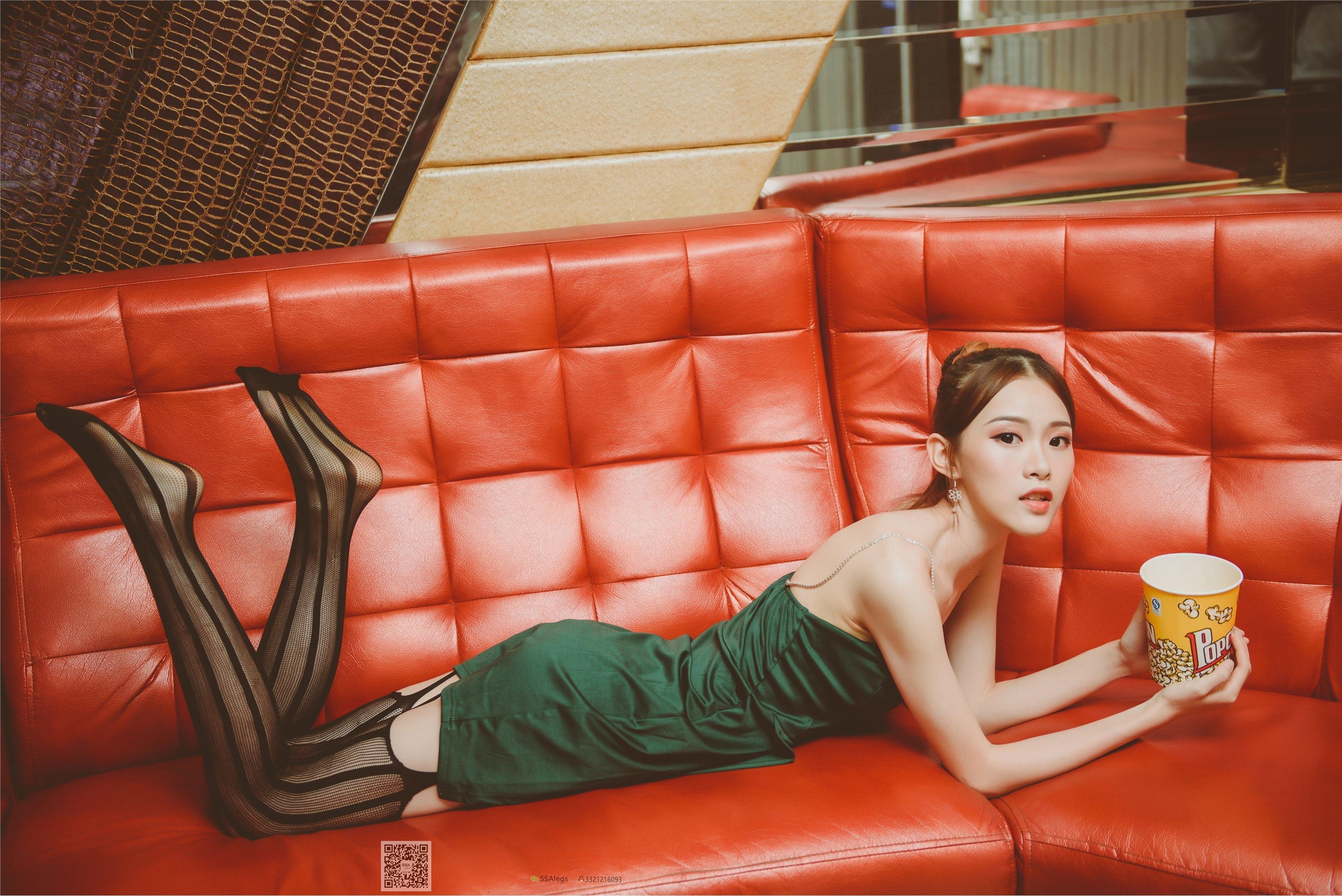 SSA丝社Vol.0019 小琪琪 KTV包厢里的魅惑黑丝网袜裸足特写