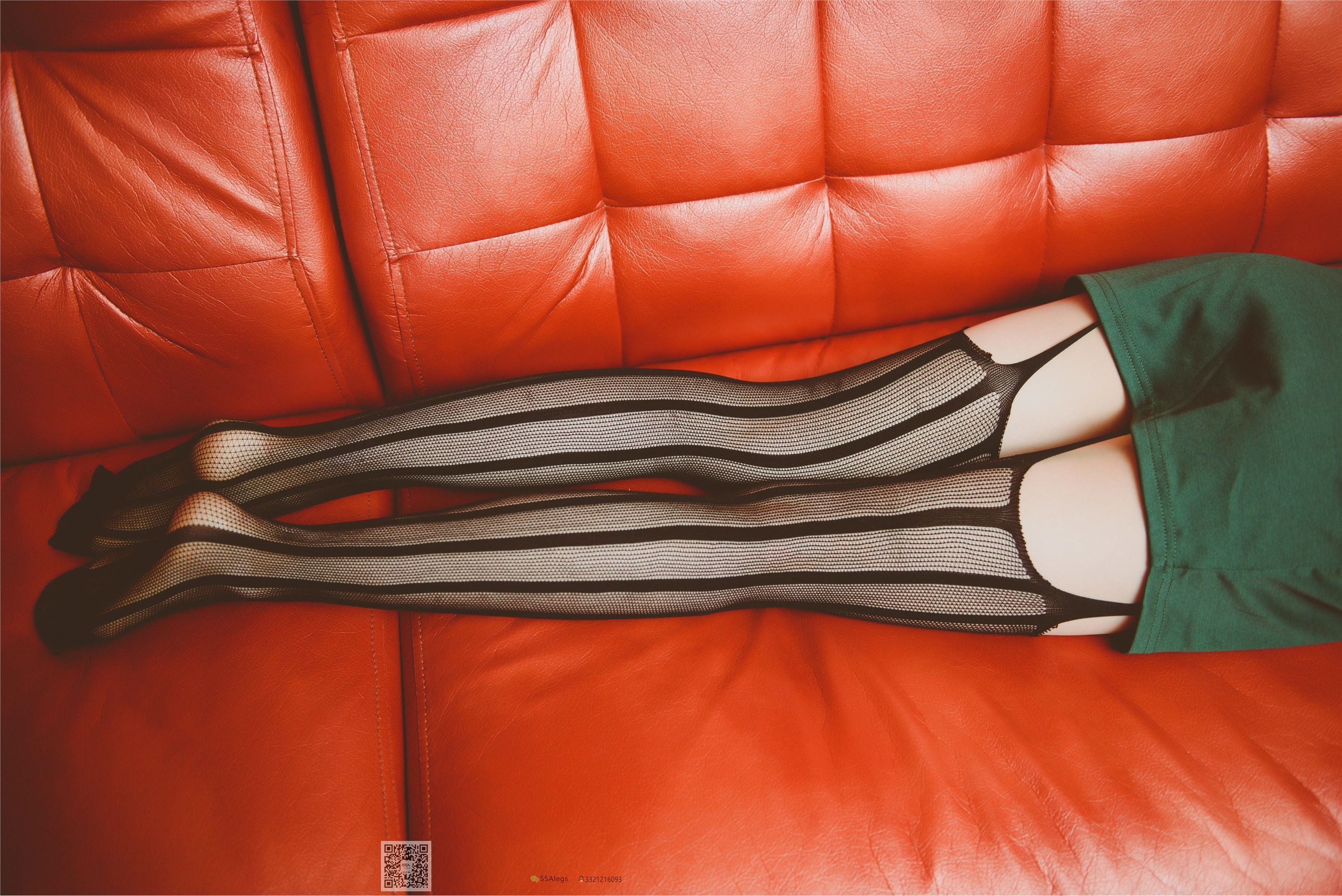 SSA丝社Vol.0019 小琪琪 KTV包厢里的魅惑黑丝网袜裸足特写