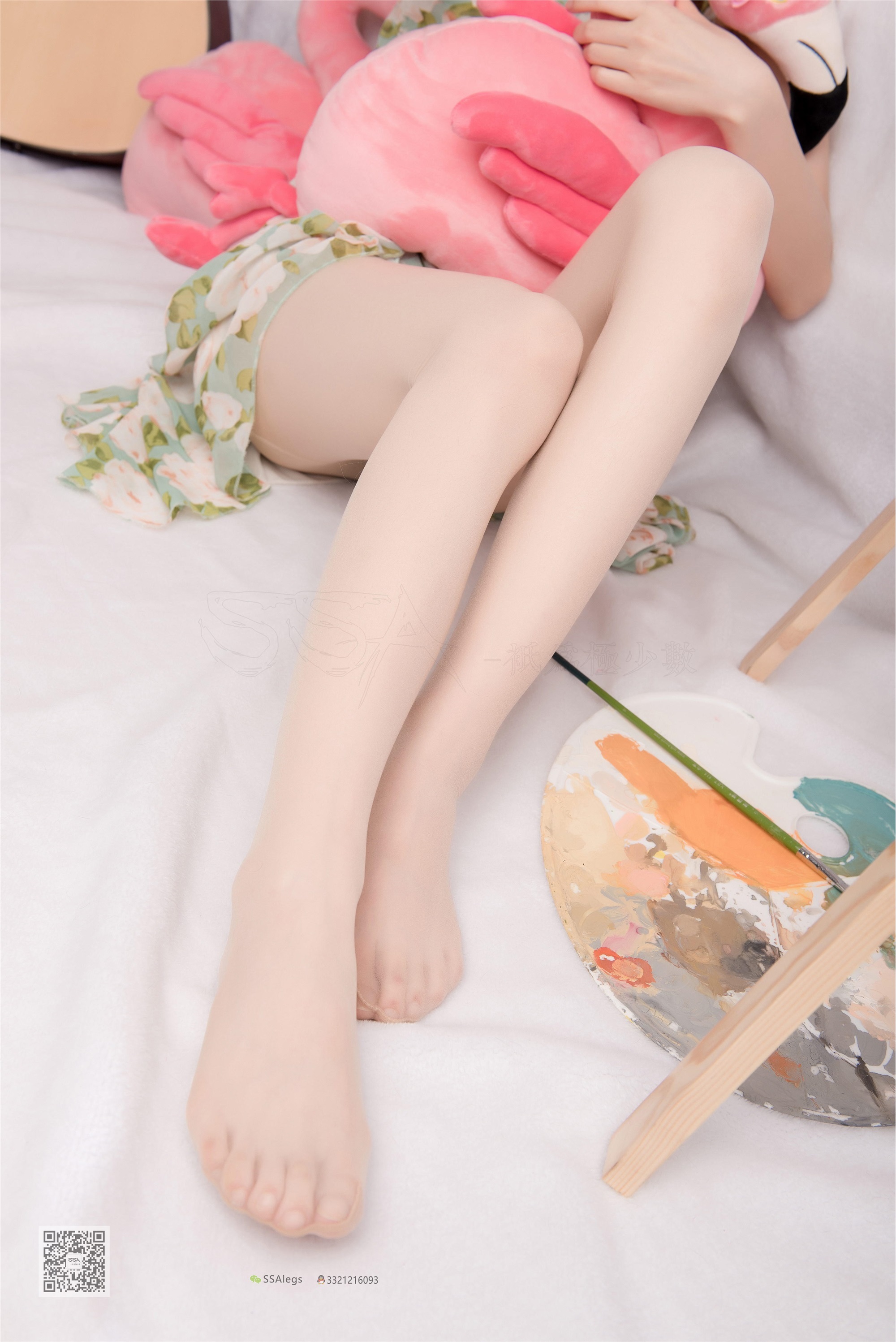 SSA丝社Vol.0022 小琪琪 琪琪化身灵魂画师进口肉丝大长腿美足特写