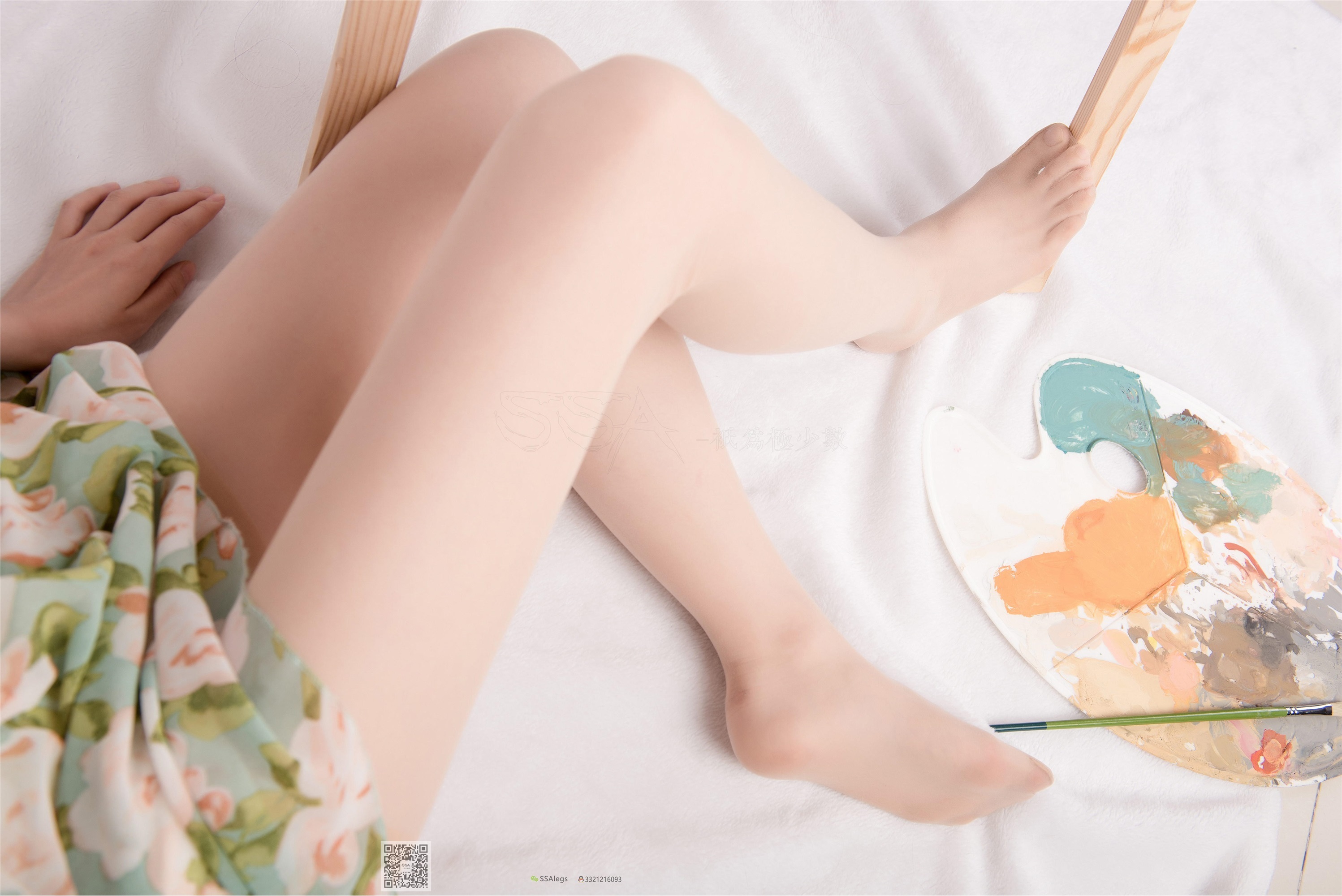 SSA丝社Vol.0022 小琪琪 琪琪化身灵魂画师进口肉丝大长腿美足特写