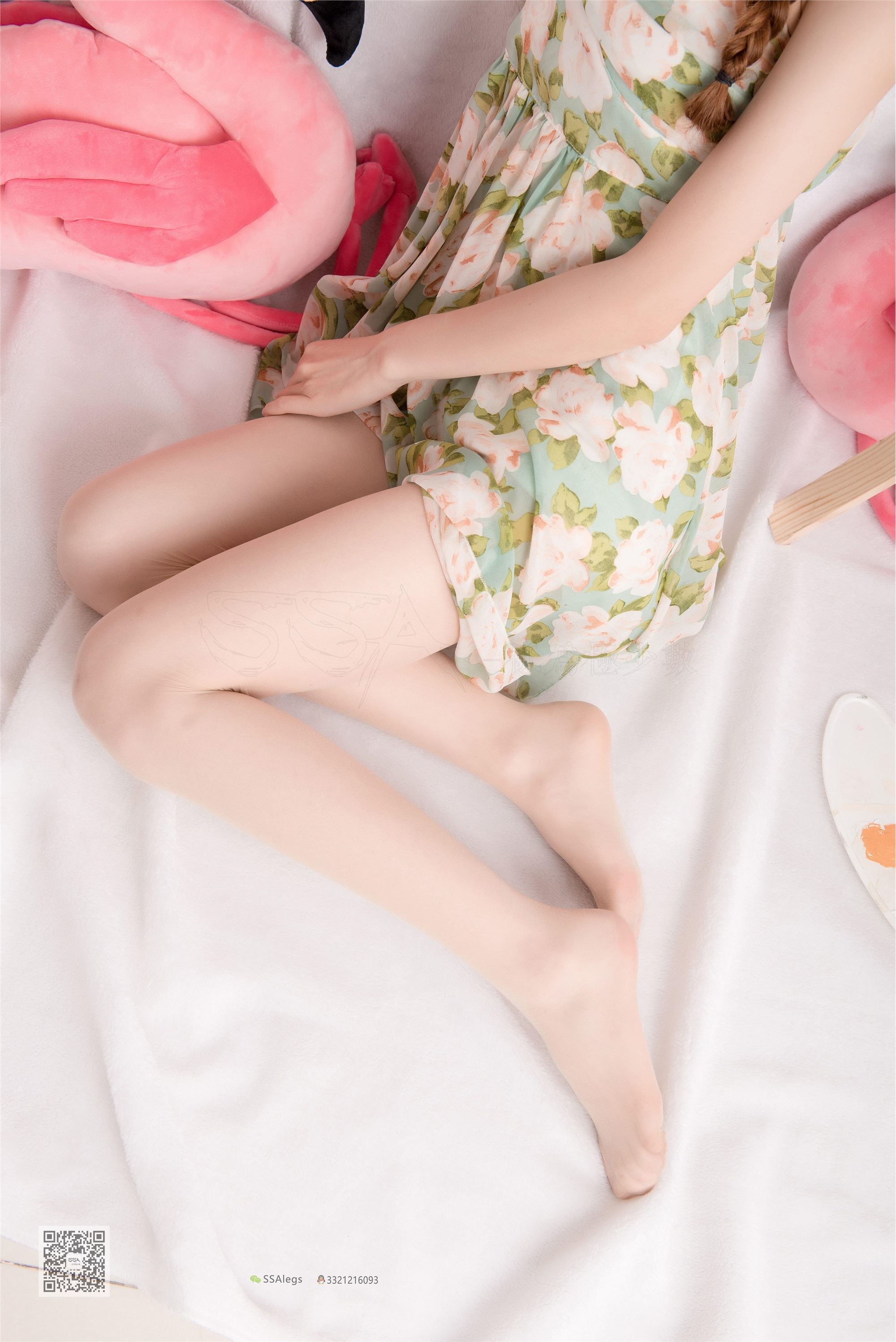 SSA丝社Vol.0022 小琪琪 琪琪化身灵魂画师进口肉丝大长腿美足特写