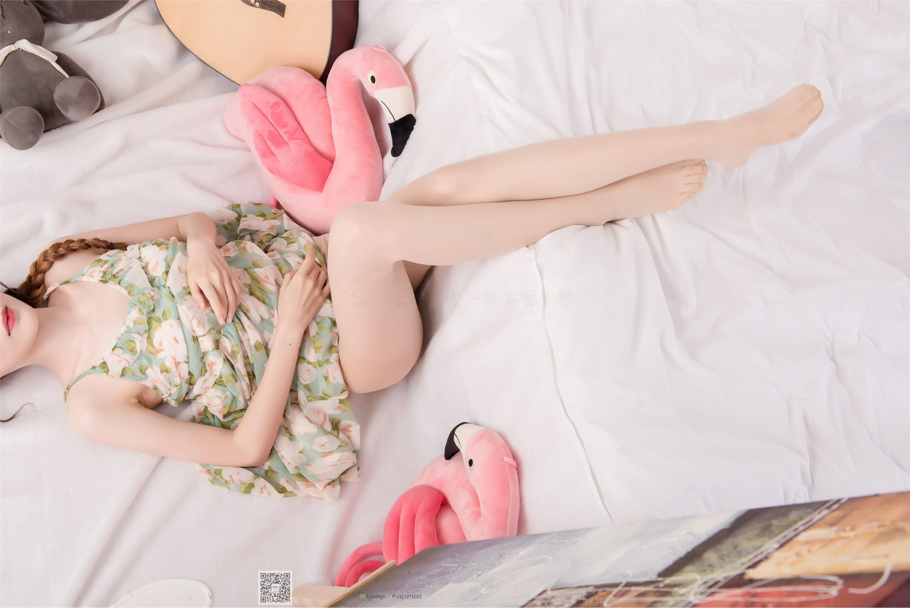 SSA丝社Vol.0022 小琪琪 琪琪化身灵魂画师进口肉丝大长腿美足特写