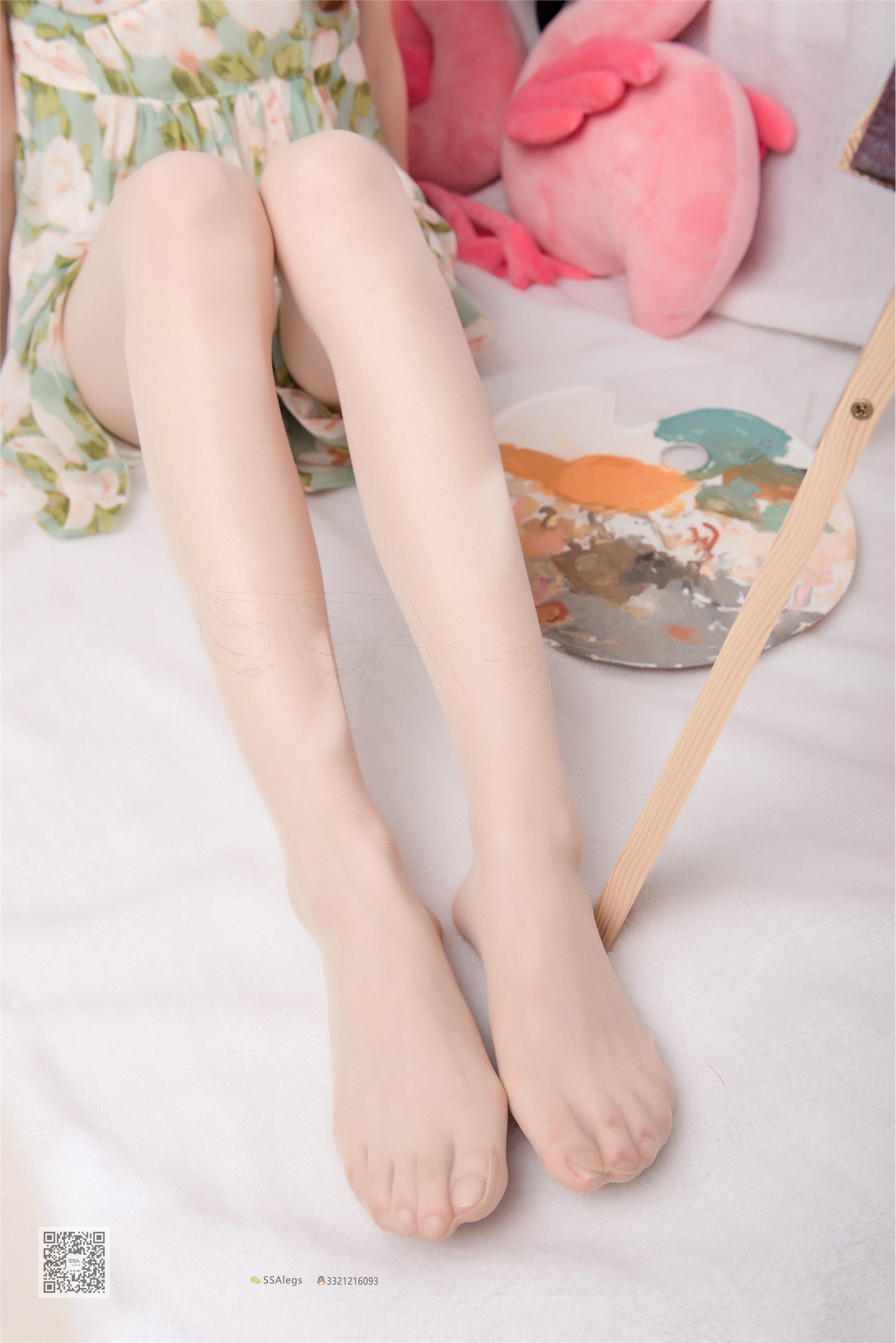 SSA丝社Vol.0022 小琪琪 琪琪化身灵魂画师进口肉丝大长腿美足特写