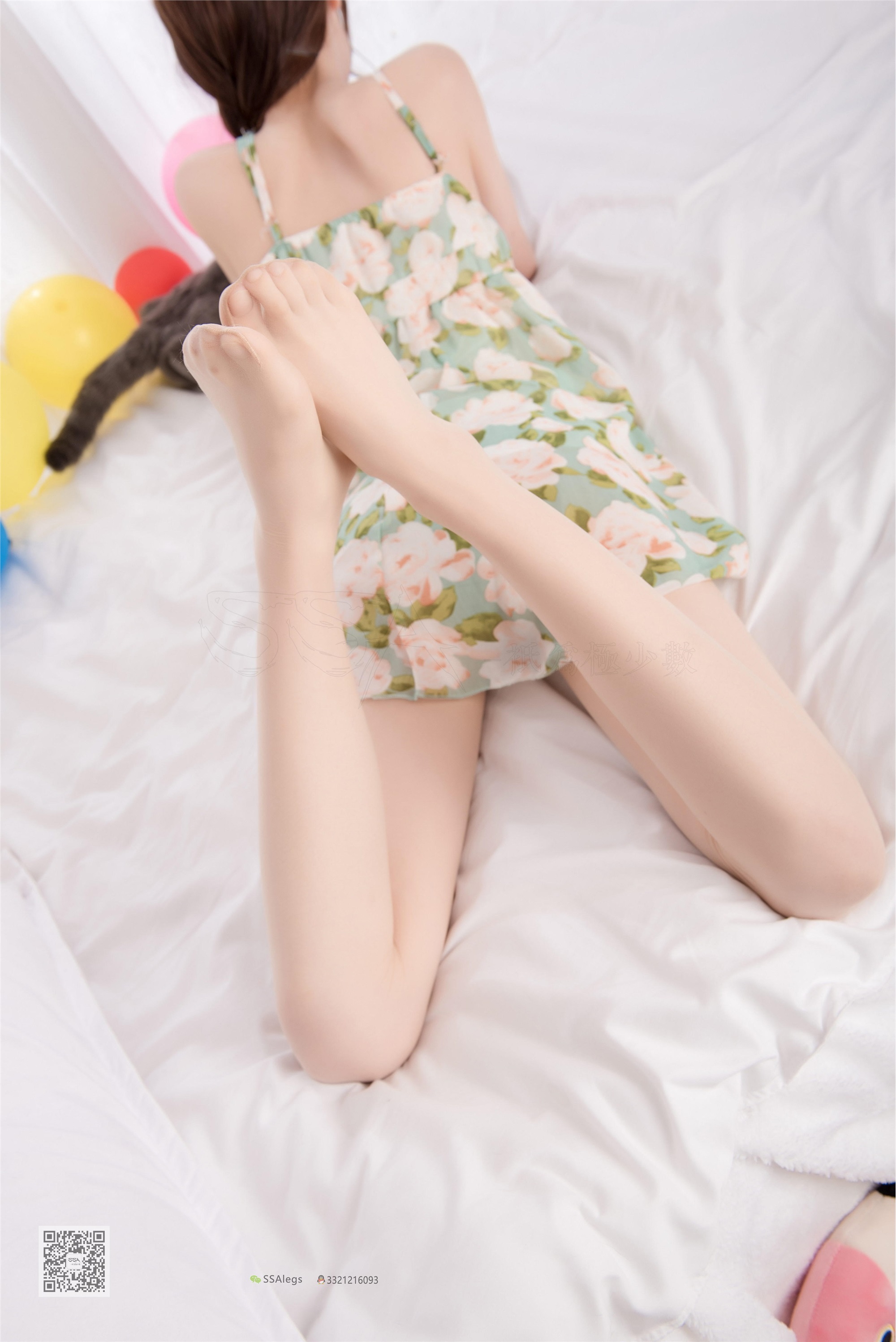 SSA丝社Vol.0022 小琪琪 琪琪化身灵魂画师进口肉丝大长腿美足特写