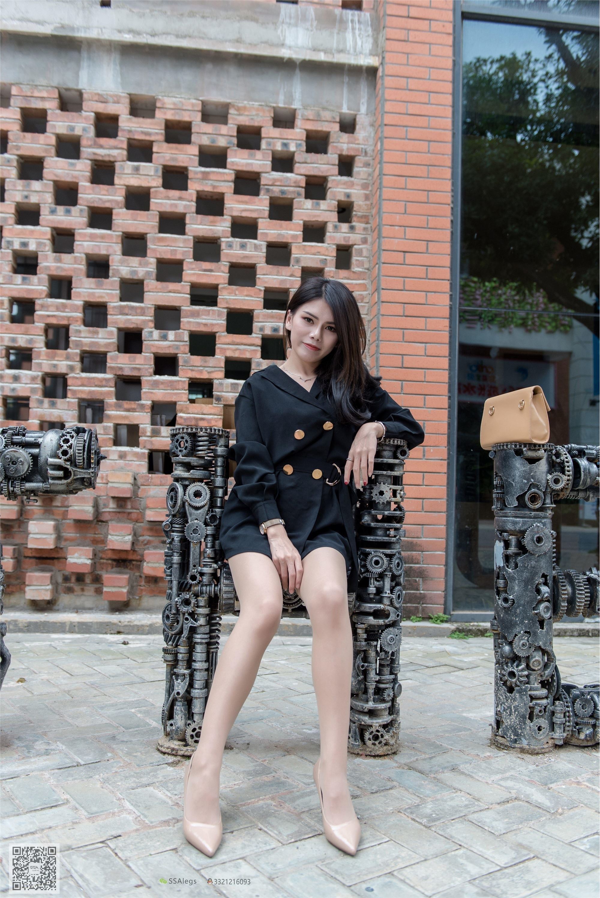 SSA丝社Vol.0024 芷沫 高冷混血女王芷沫肉丝街拍