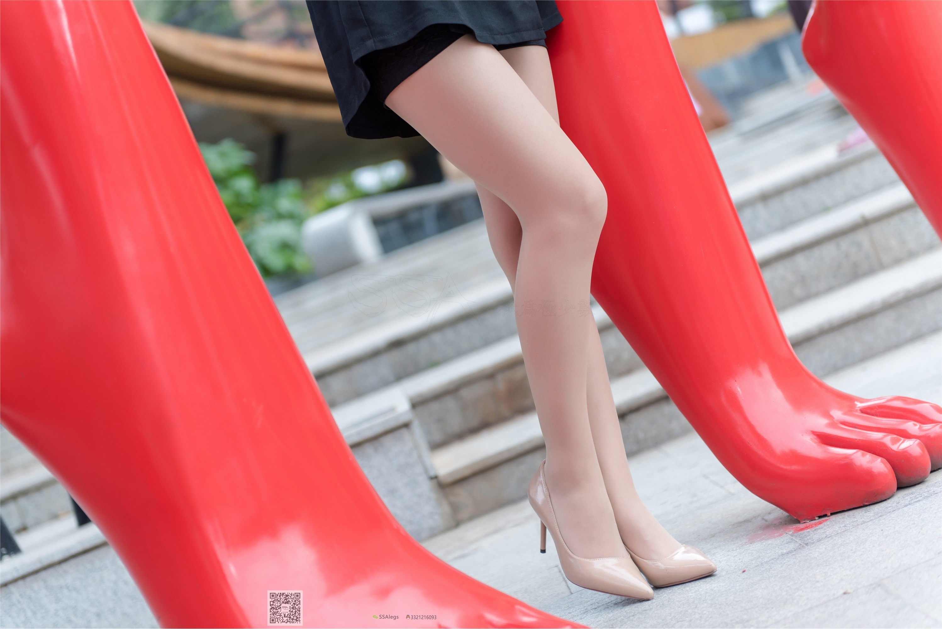 SSA丝社Vol.0024 芷沫 高冷混血女王芷沫肉丝街拍