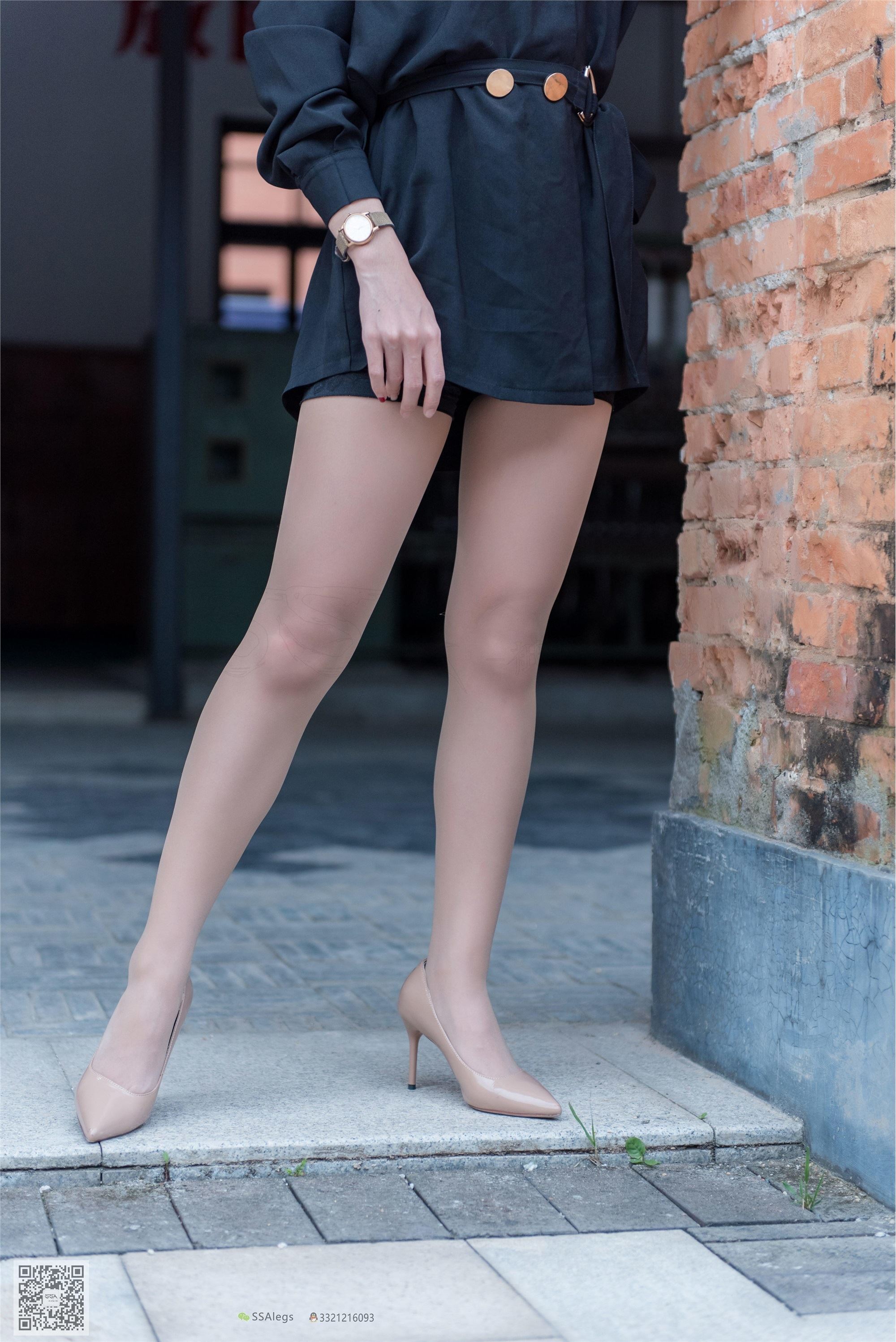 SSA丝社Vol.0024 芷沫 高冷混血女王芷沫肉丝街拍