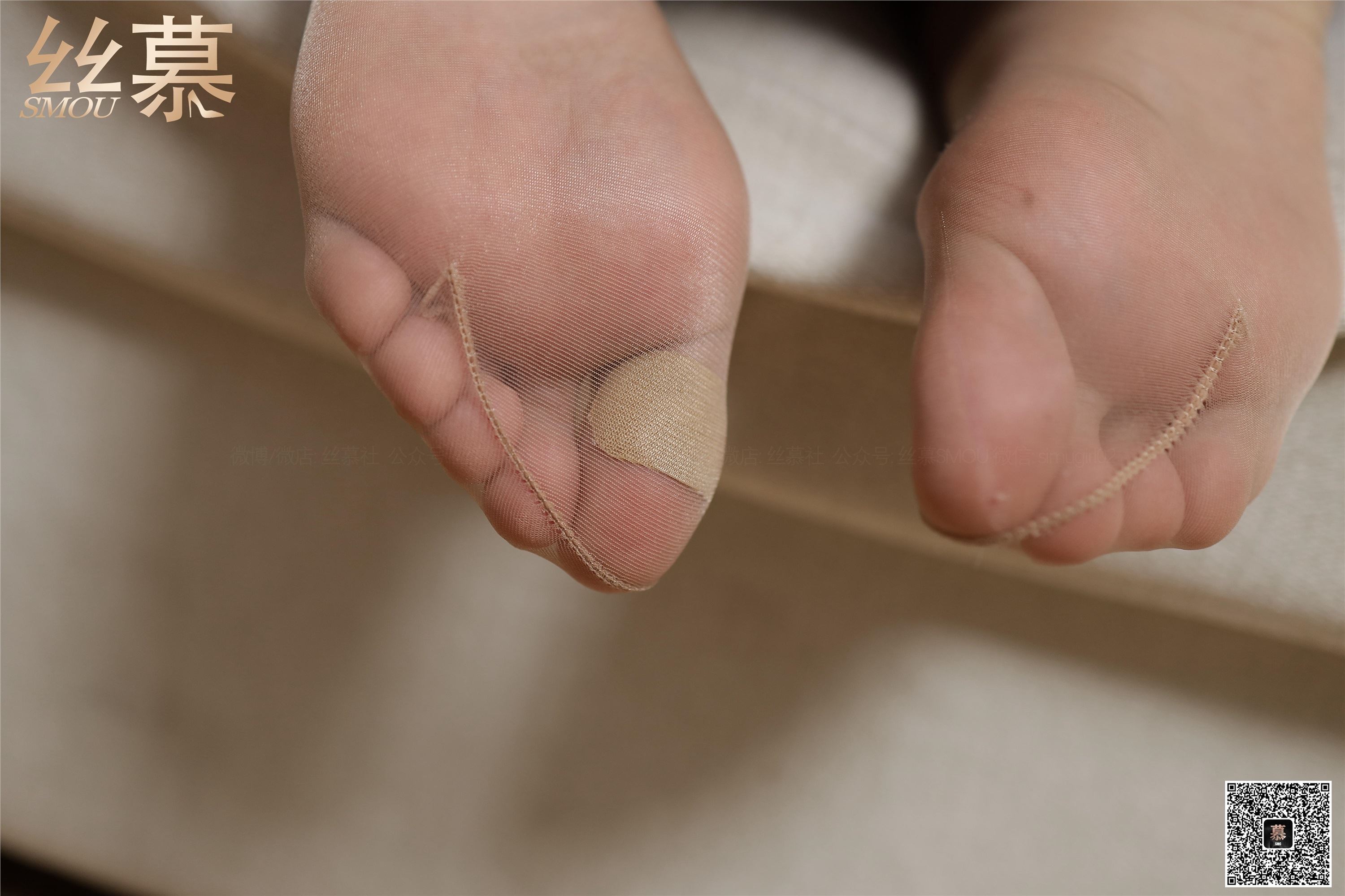 丝慕写真 SM354 颖而《脱丝给你看》