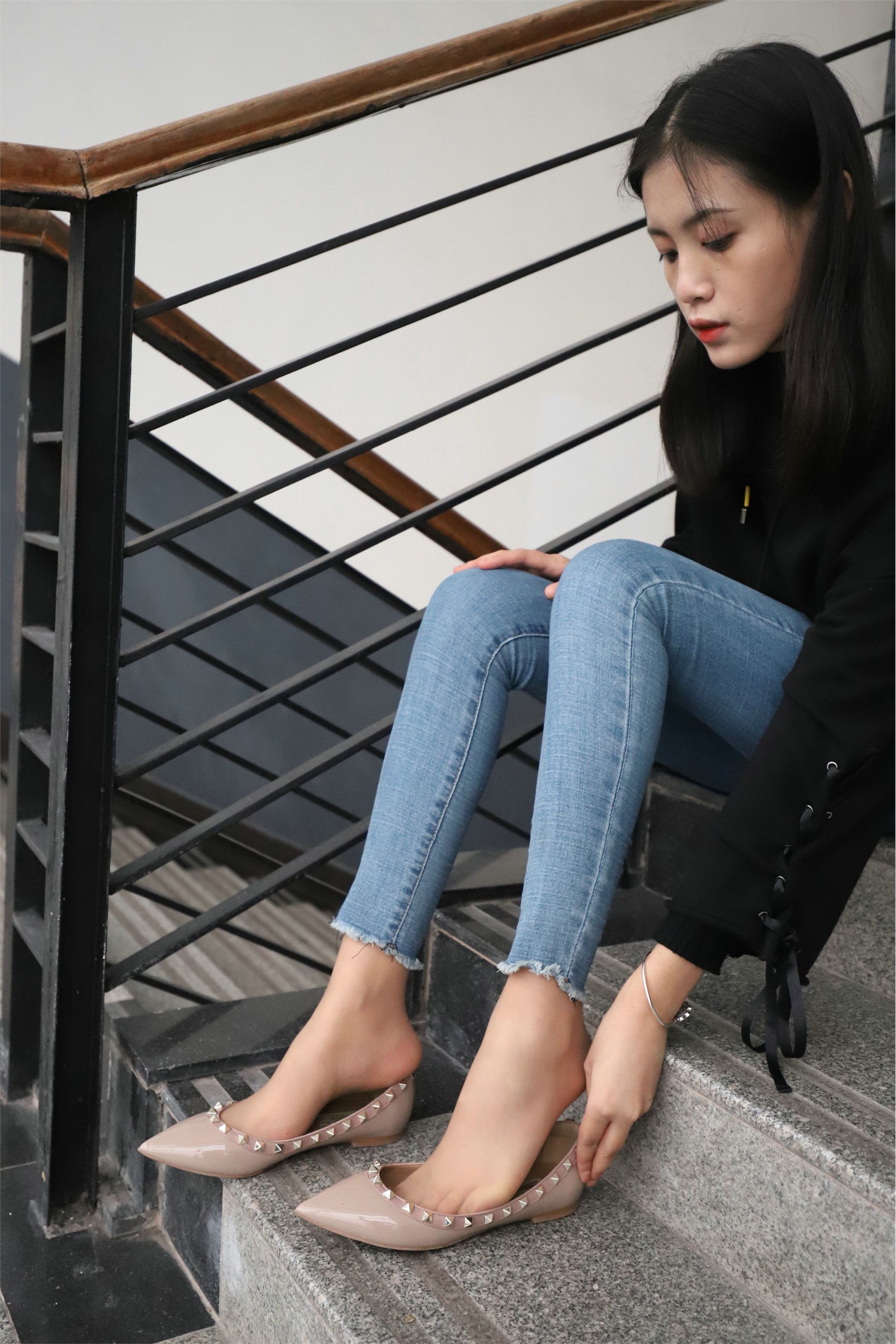 漂亮女大学生牛仔裤肉丝