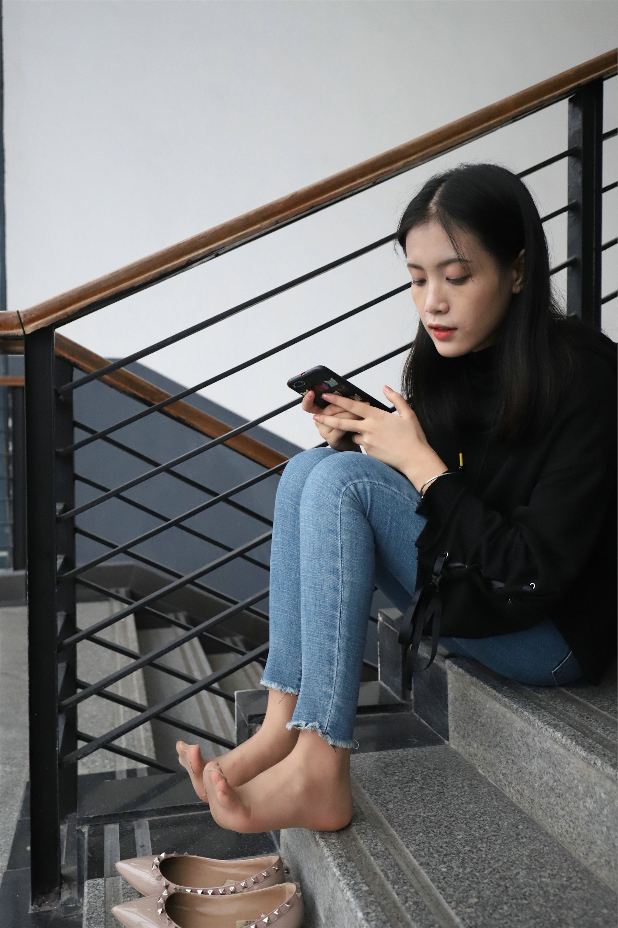 漂亮女大学生牛仔裤肉丝