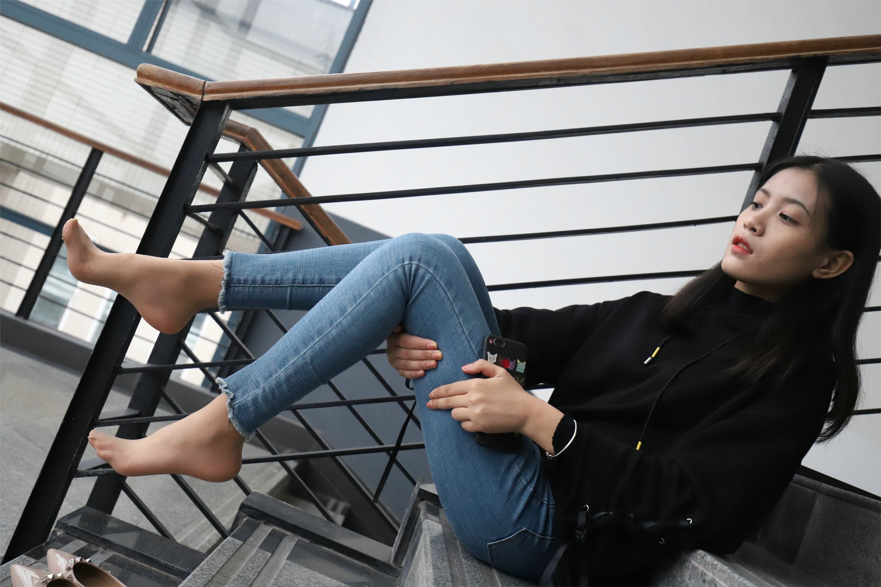 漂亮女大学生牛仔裤肉丝