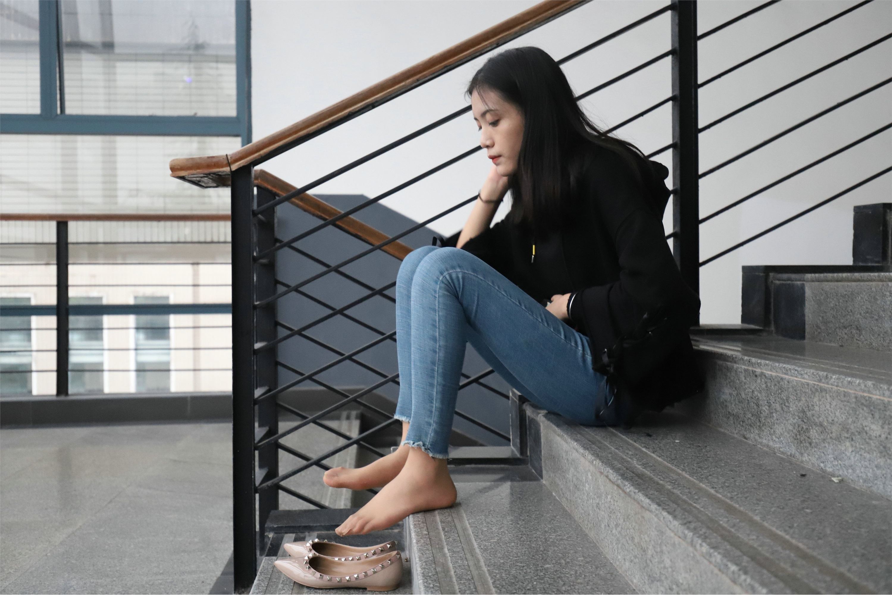 漂亮女大学生牛仔裤肉丝