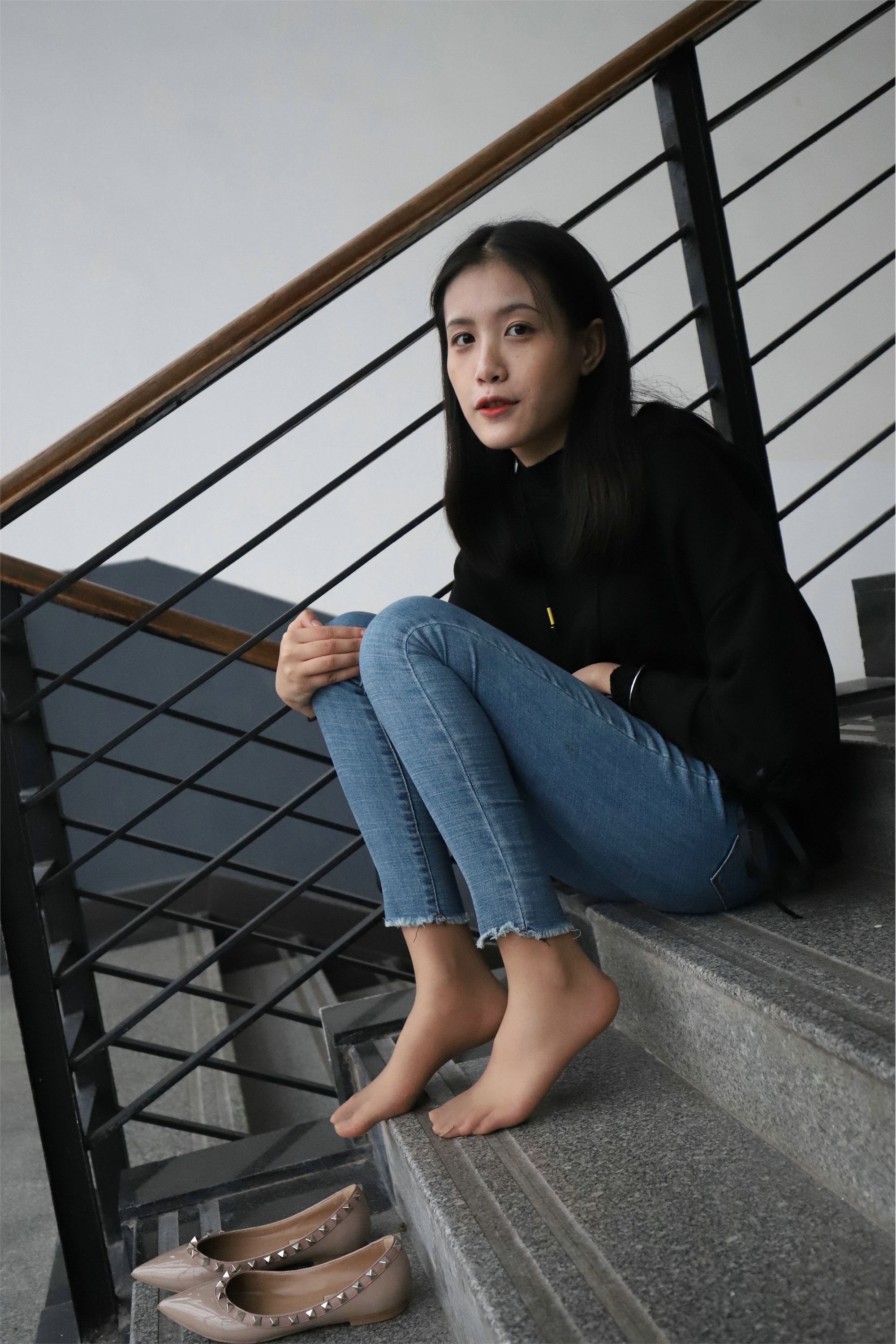 漂亮女大学生牛仔裤肉丝