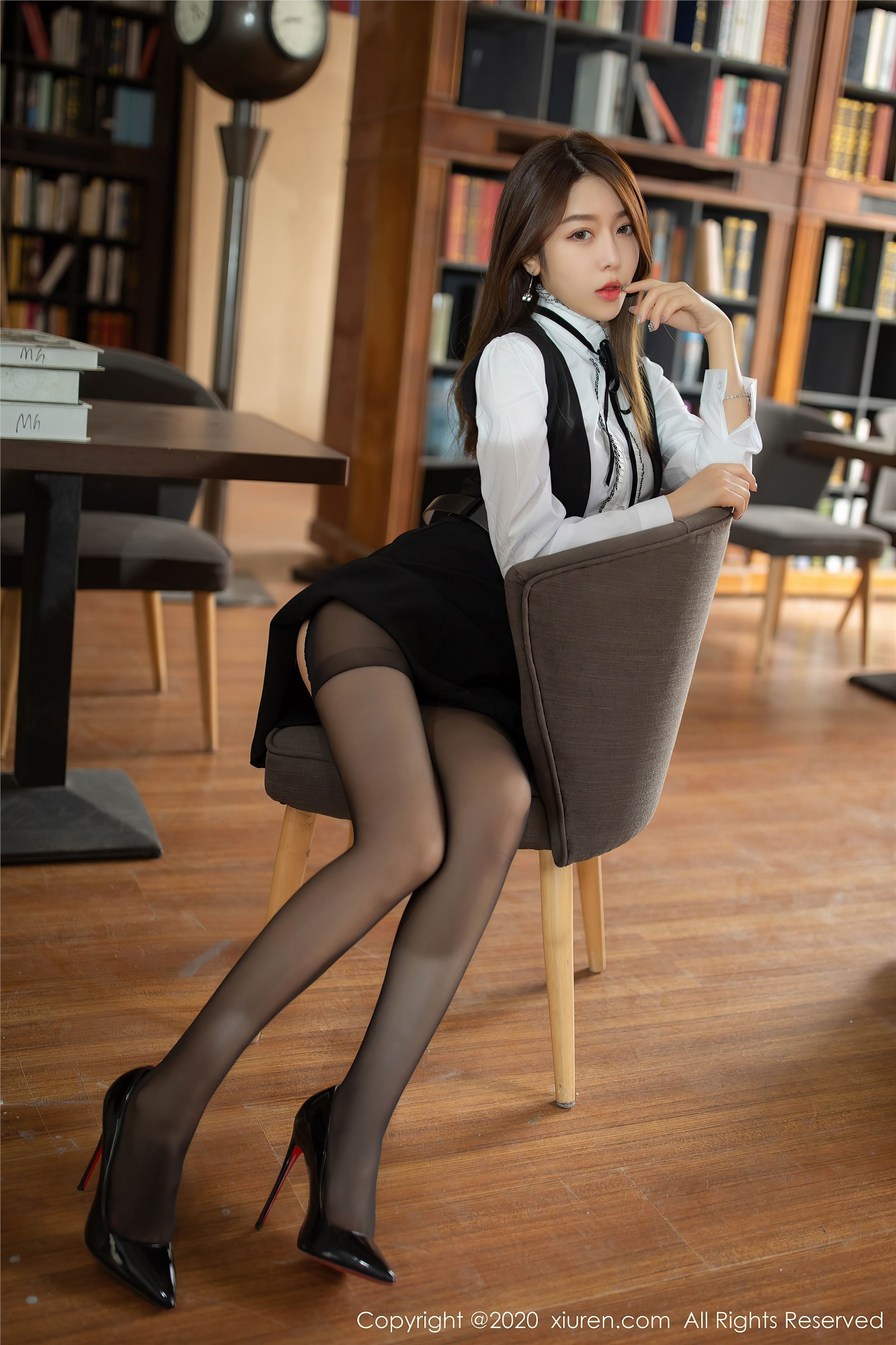 秀人网美媛馆 2020-07-16 Vol.2338 夏诗雯Sally