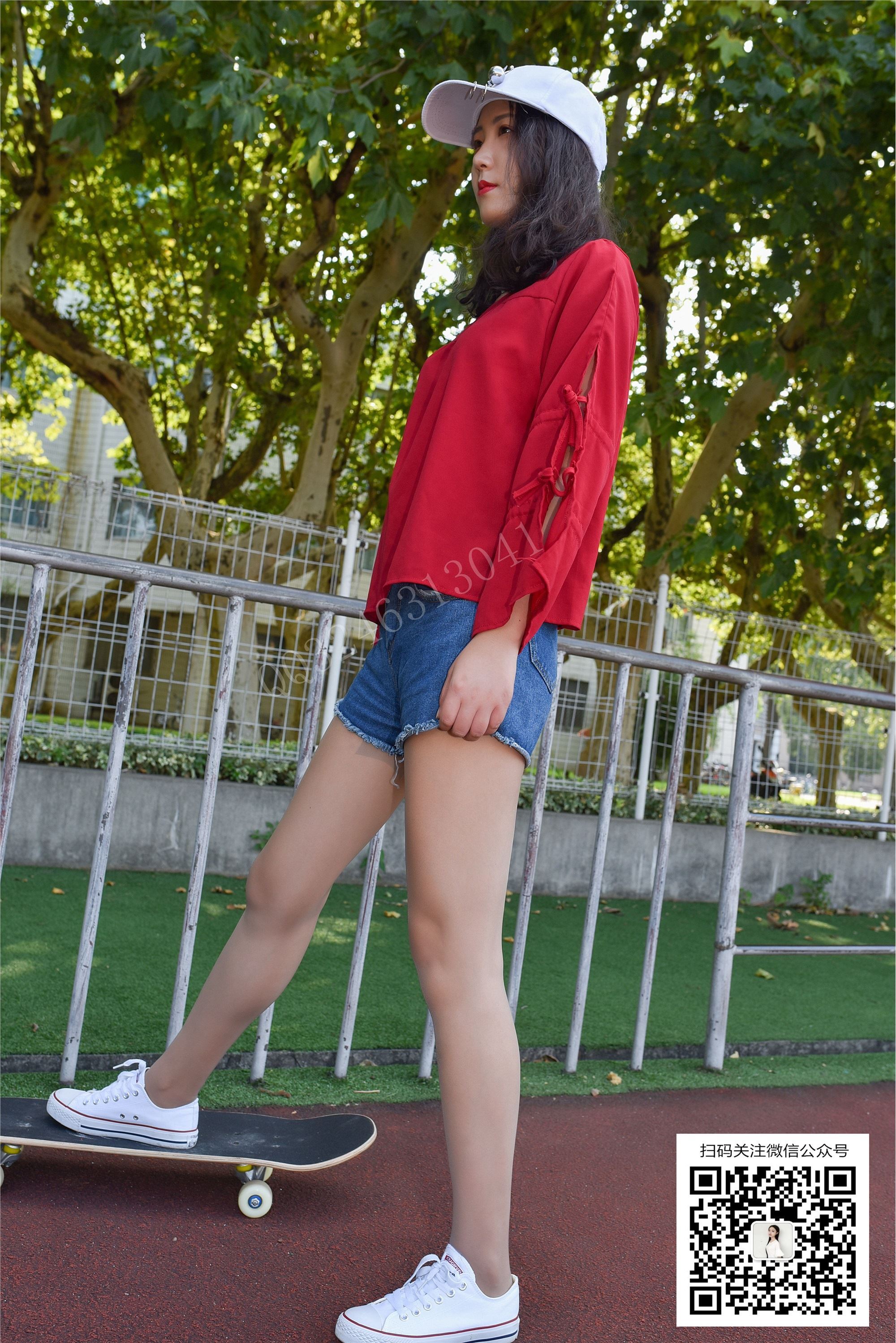 大生模拍  No.043 悦悦 穿着丝袜玩滑板