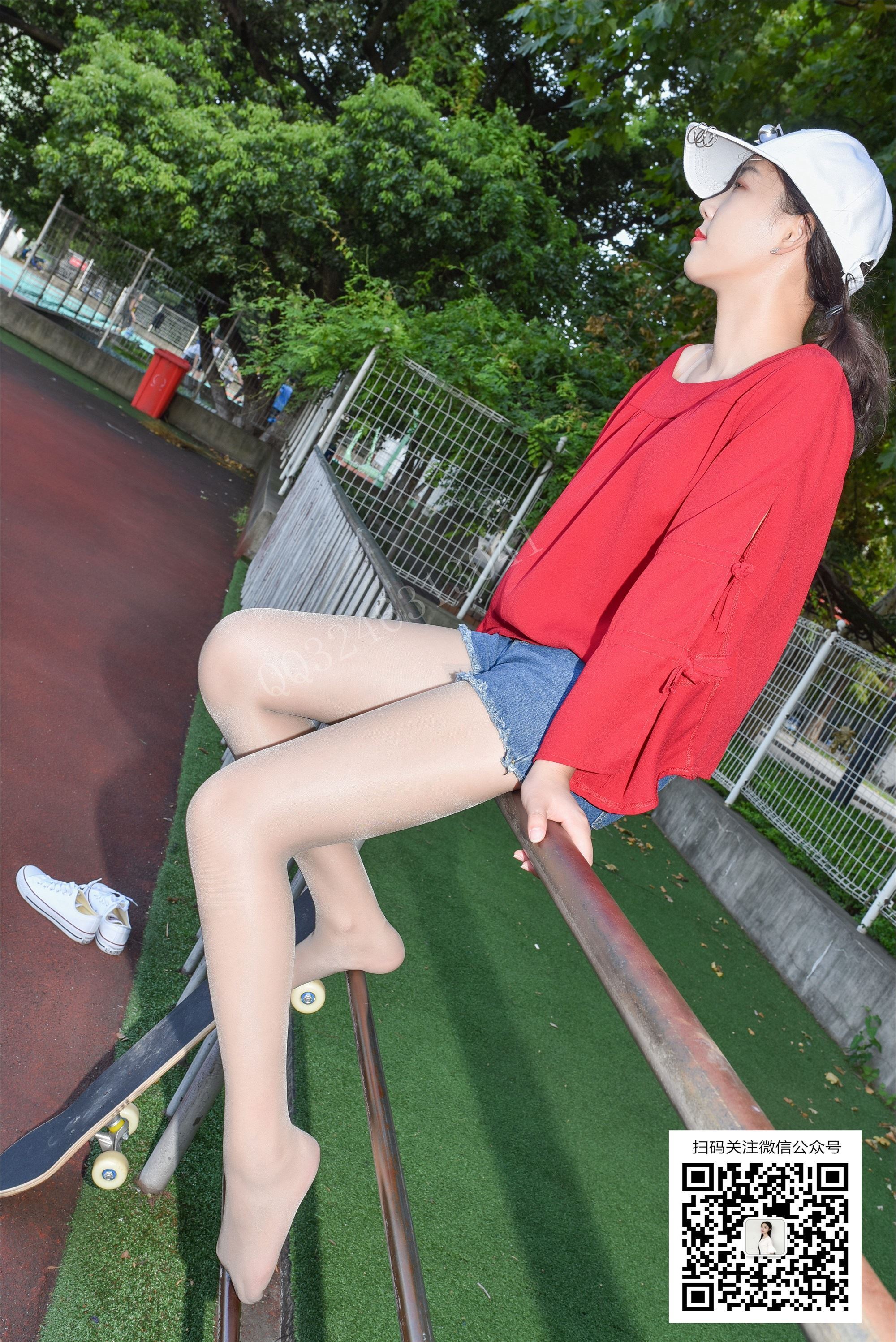 大生模拍  No.043 悦悦 穿着丝袜玩滑板