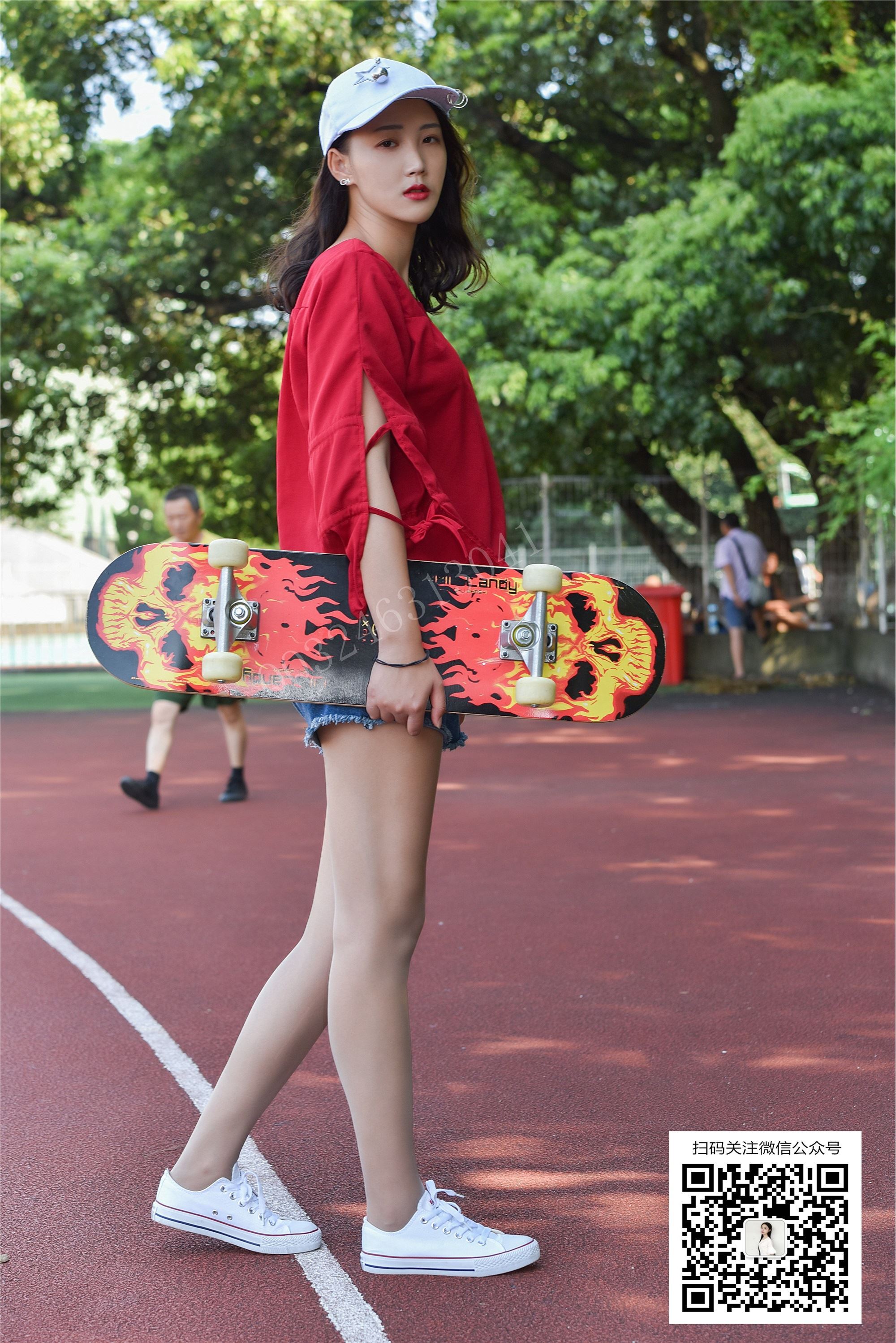 大生模拍  No.043 悦悦 穿着丝袜玩滑板