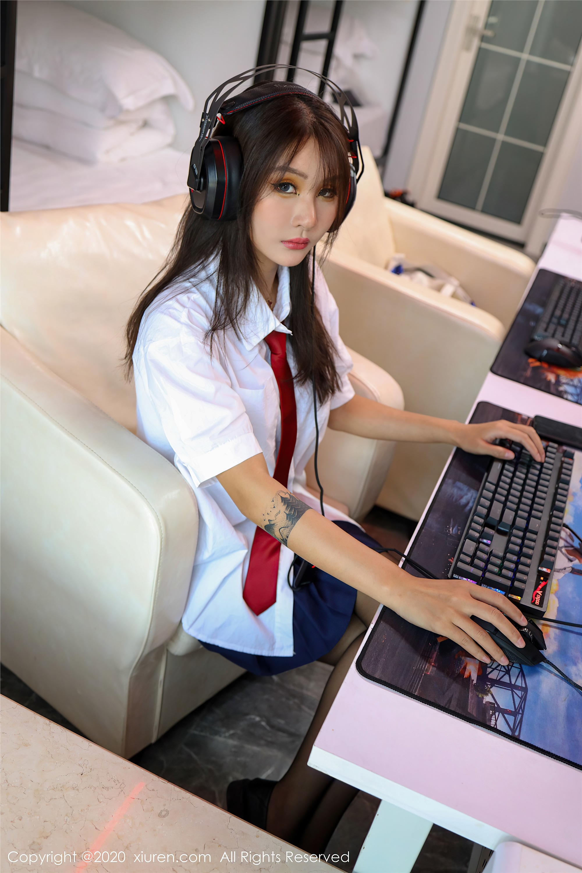 秀人网美媛馆 2020-08-19 Vol.2461 Emily顾奈奈