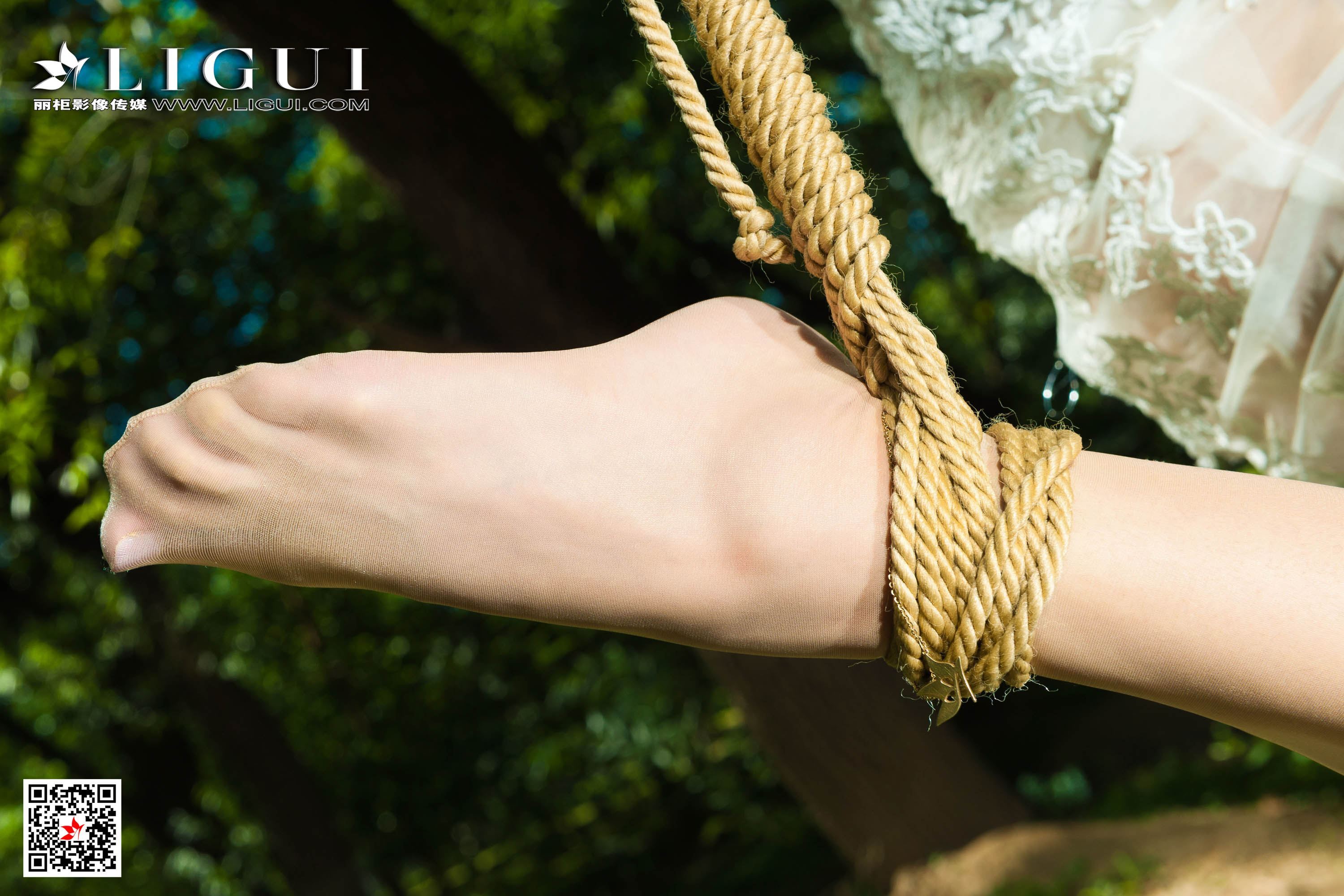 Ligui丽柜 2020.10.16《郊野无助的挣扎》白雪