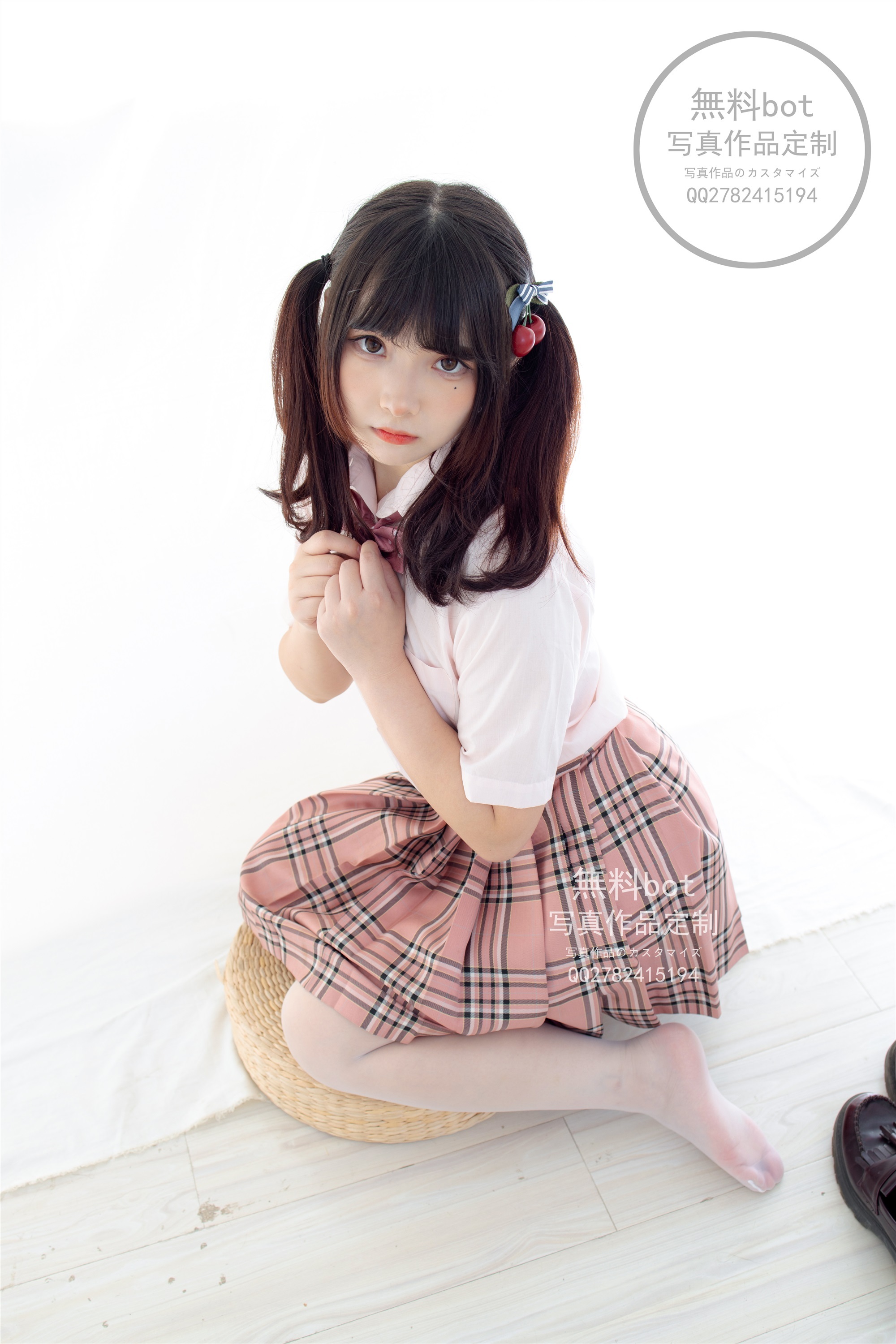 森萝财团萝莉丝足写真 無料-001 JK格子裙