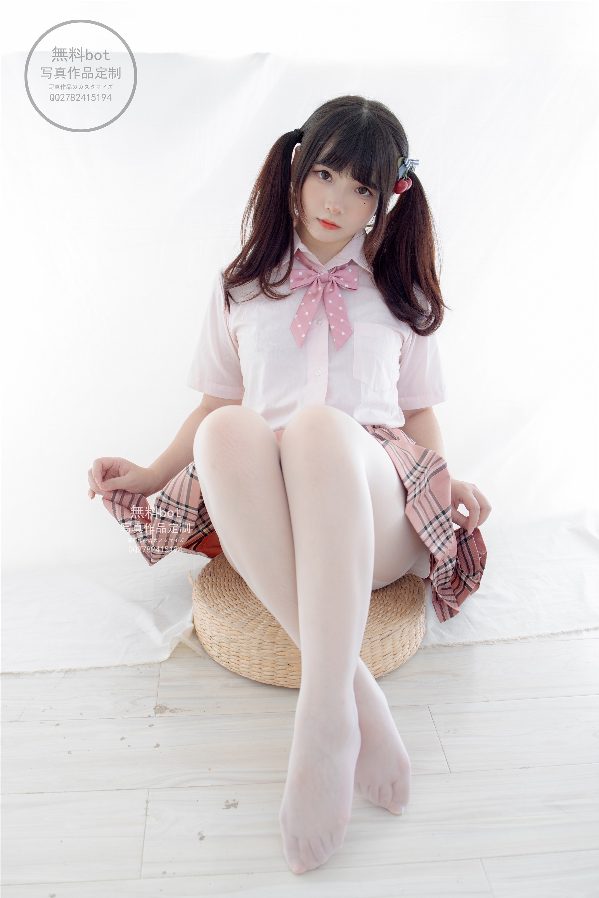 森萝财团萝莉丝足写真 無料-001 JK格子裙