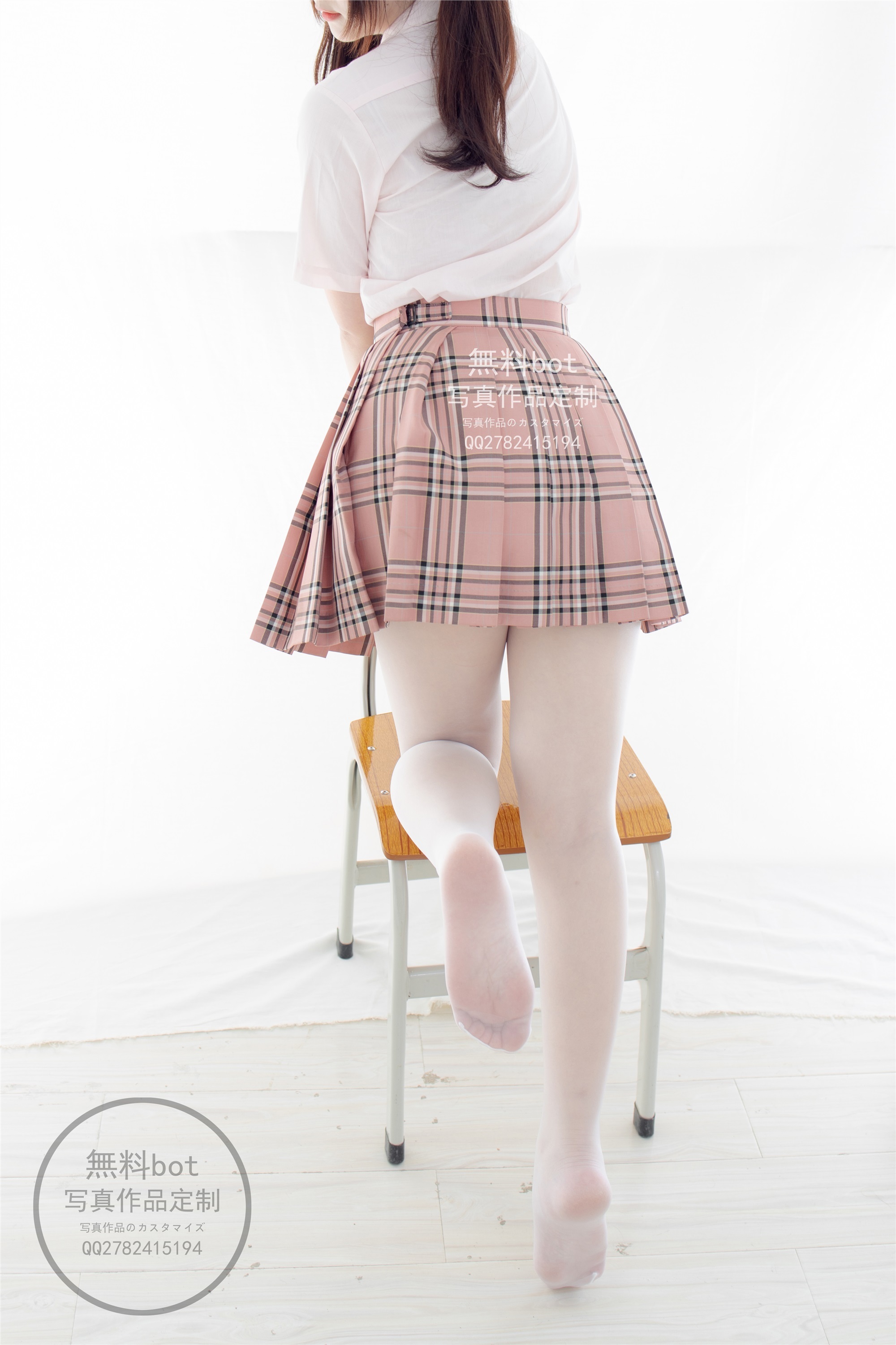 森萝财团萝莉丝足写真 無料-001 JK格子裙