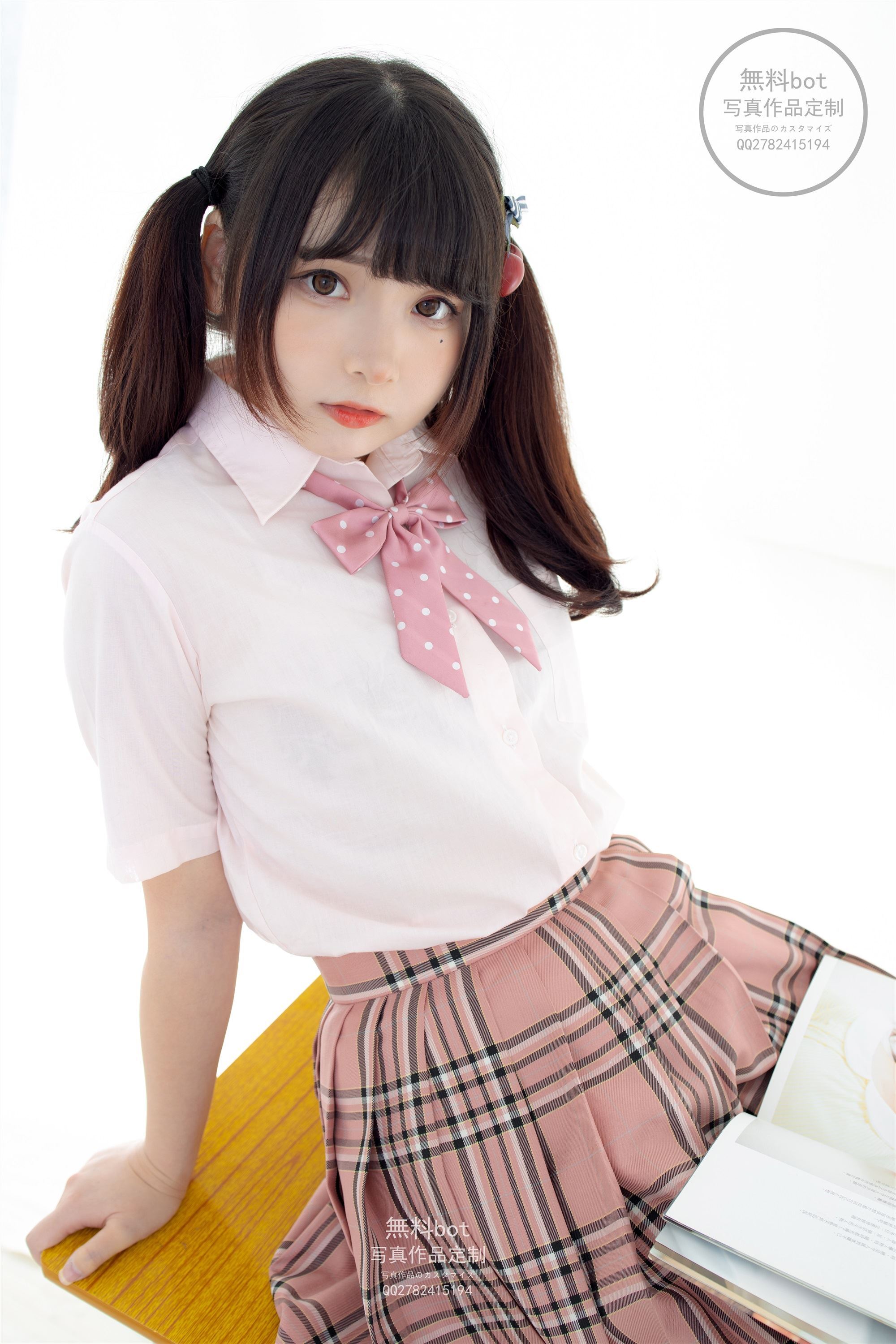 森萝财团萝莉丝足写真 無料-001 JK格子裙