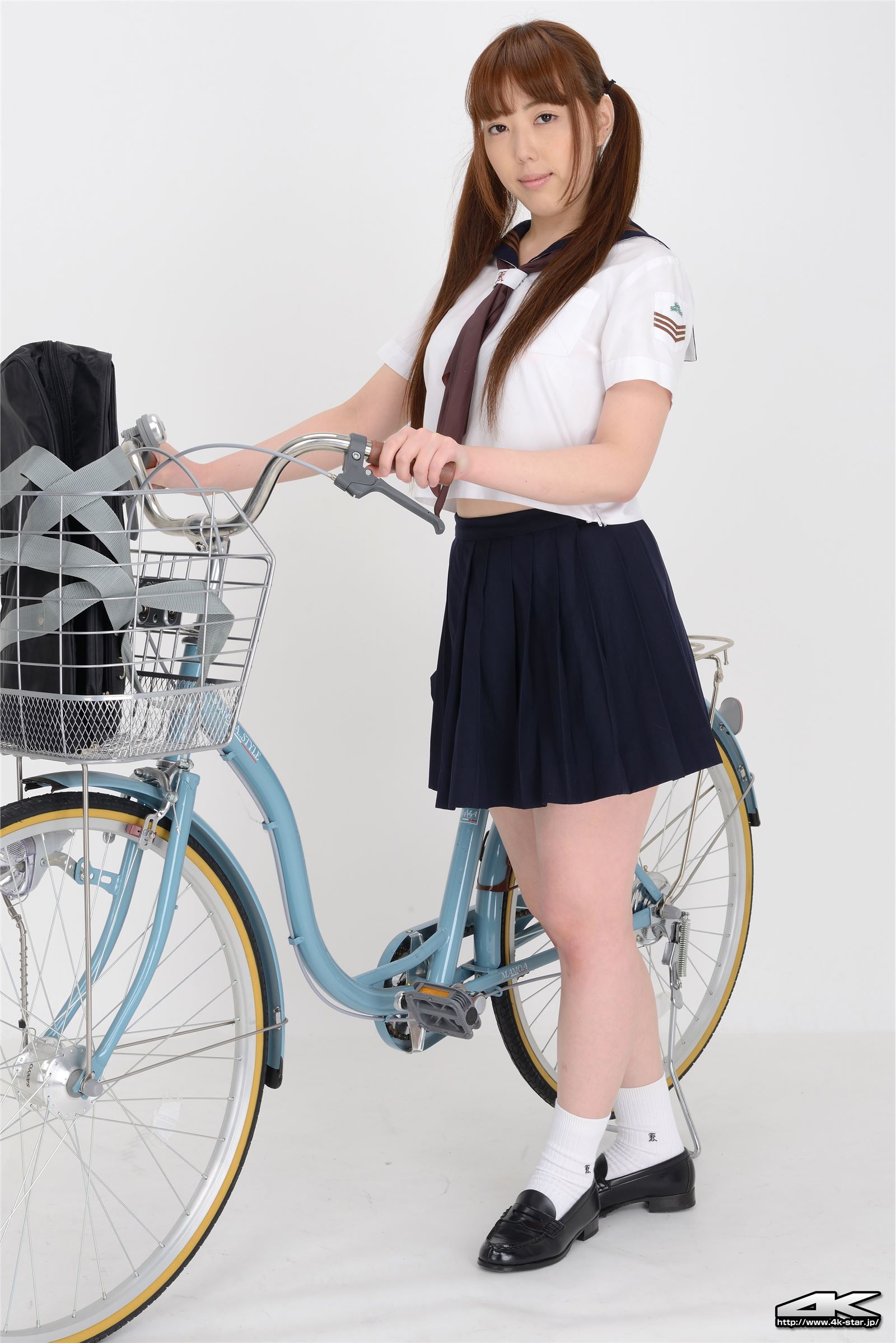 [4K-STAR]2017.12.06 Rumi Kayama 香山ルミ Uniforms and bicycles