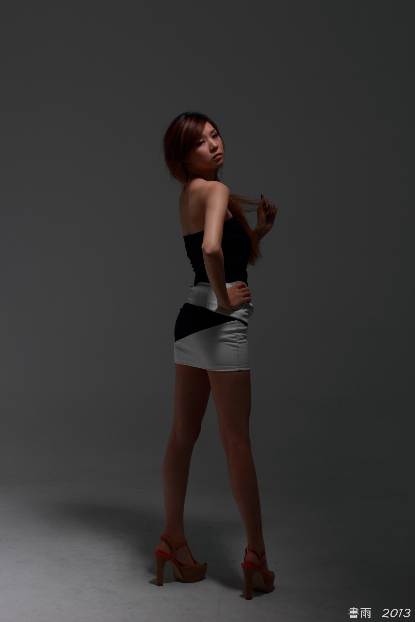 [Beautyleg番外篇]2013-10-16 DuDu琴二棚棚拍