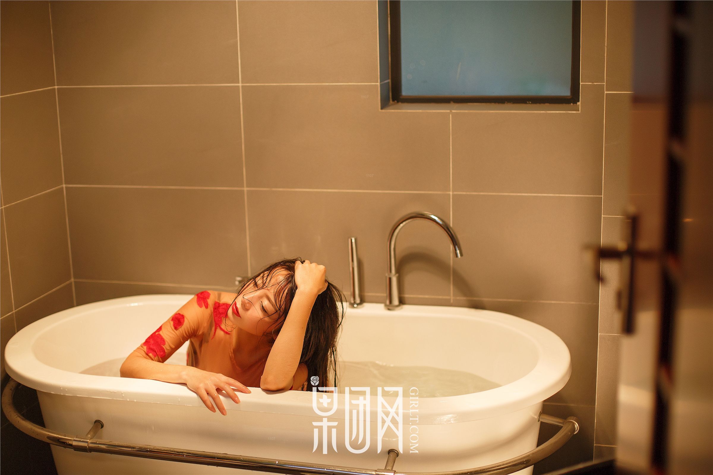 [Girlt果团网]2017.10.04 No.074 红霓裳