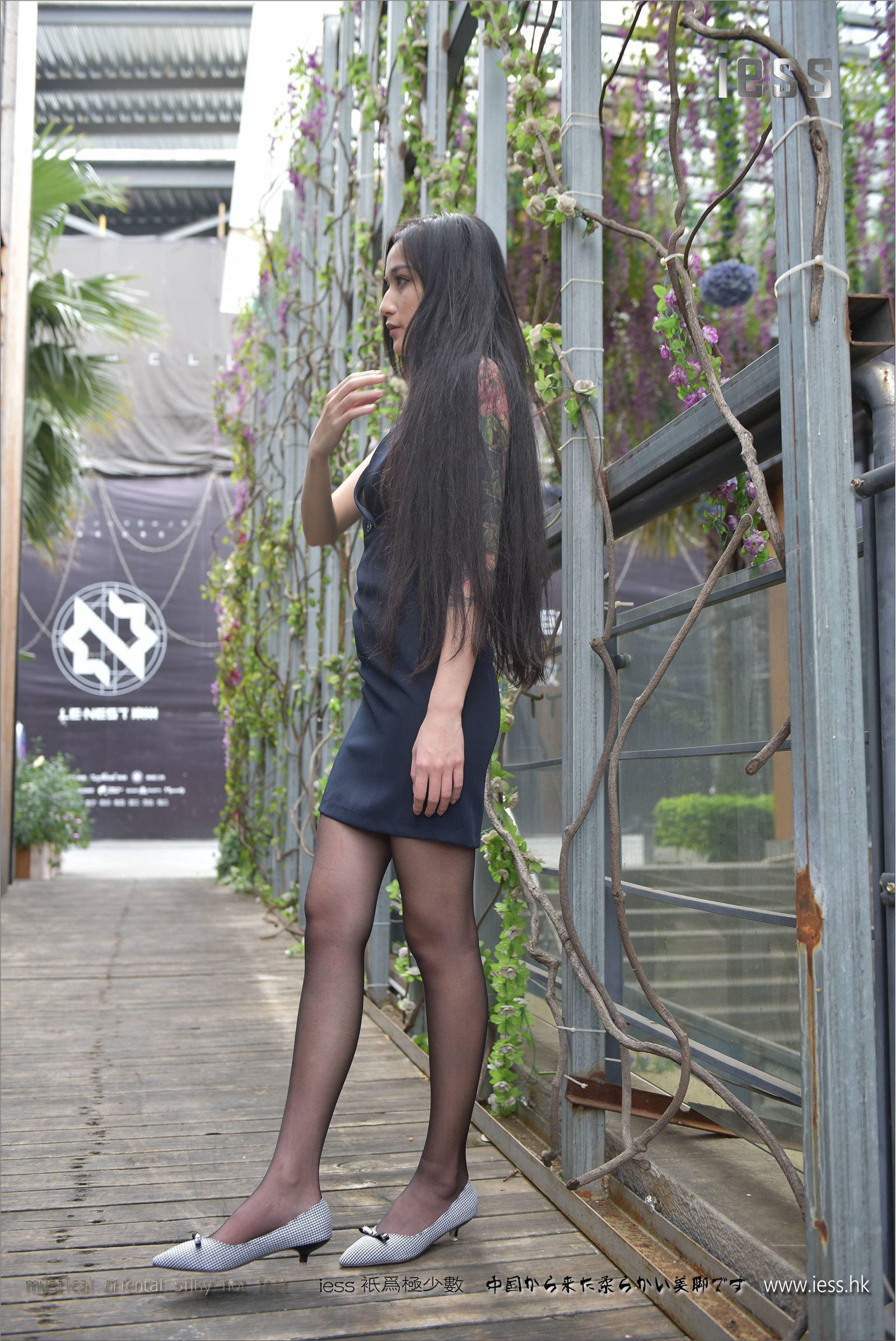 [IESS异思趣向] 2017.04.28 《户外黑丝平底鞋》潇潇