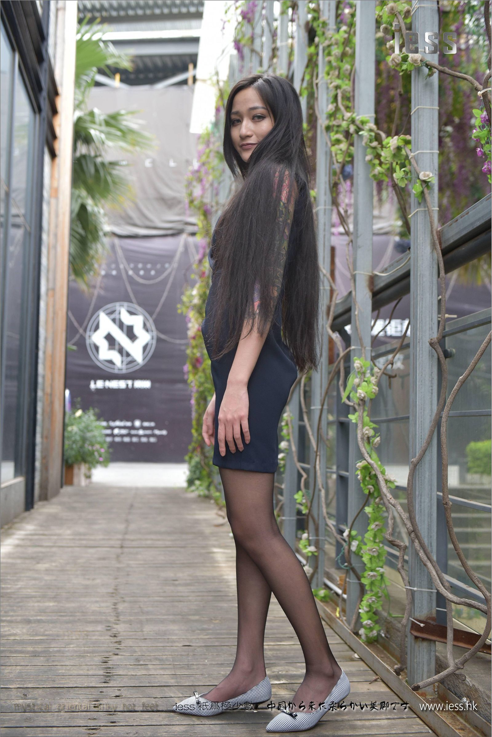 [IESS异思趣向] 2017.04.28 《户外黑丝平底鞋》潇潇