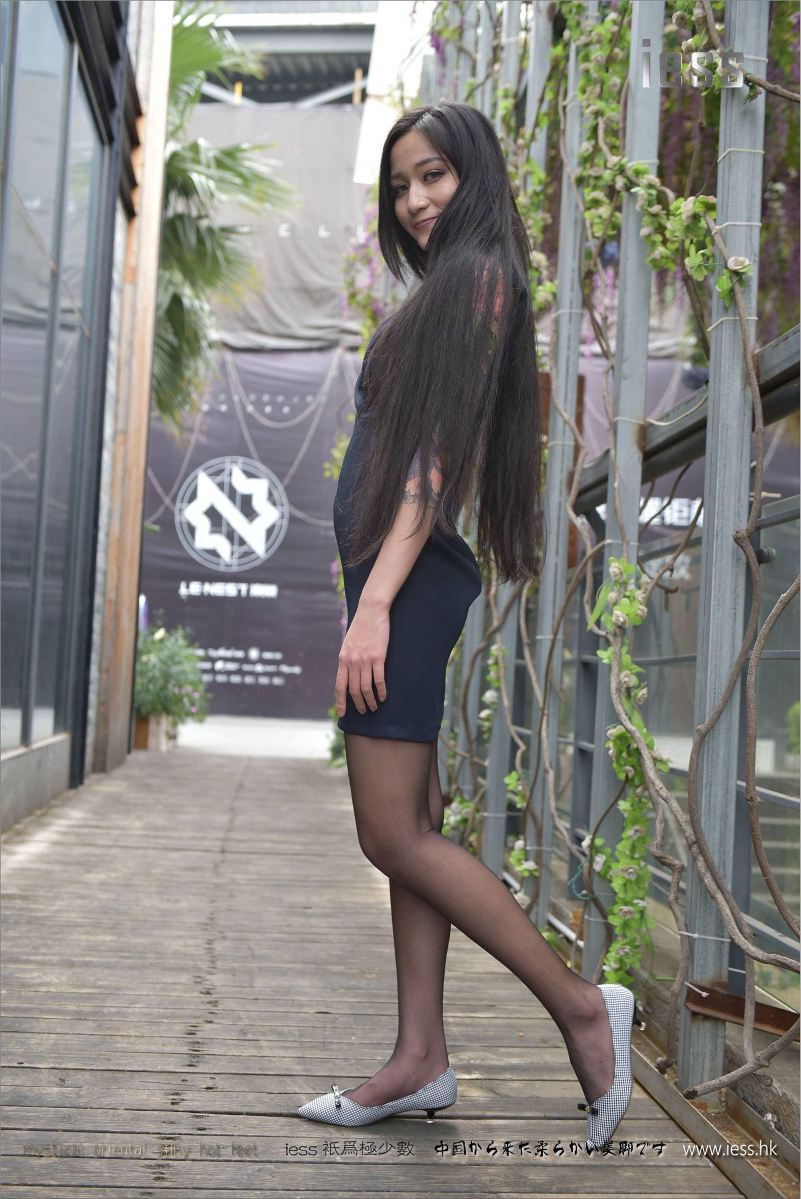 [IESS异思趣向] 2017.04.28 《户外黑丝平底鞋》潇潇