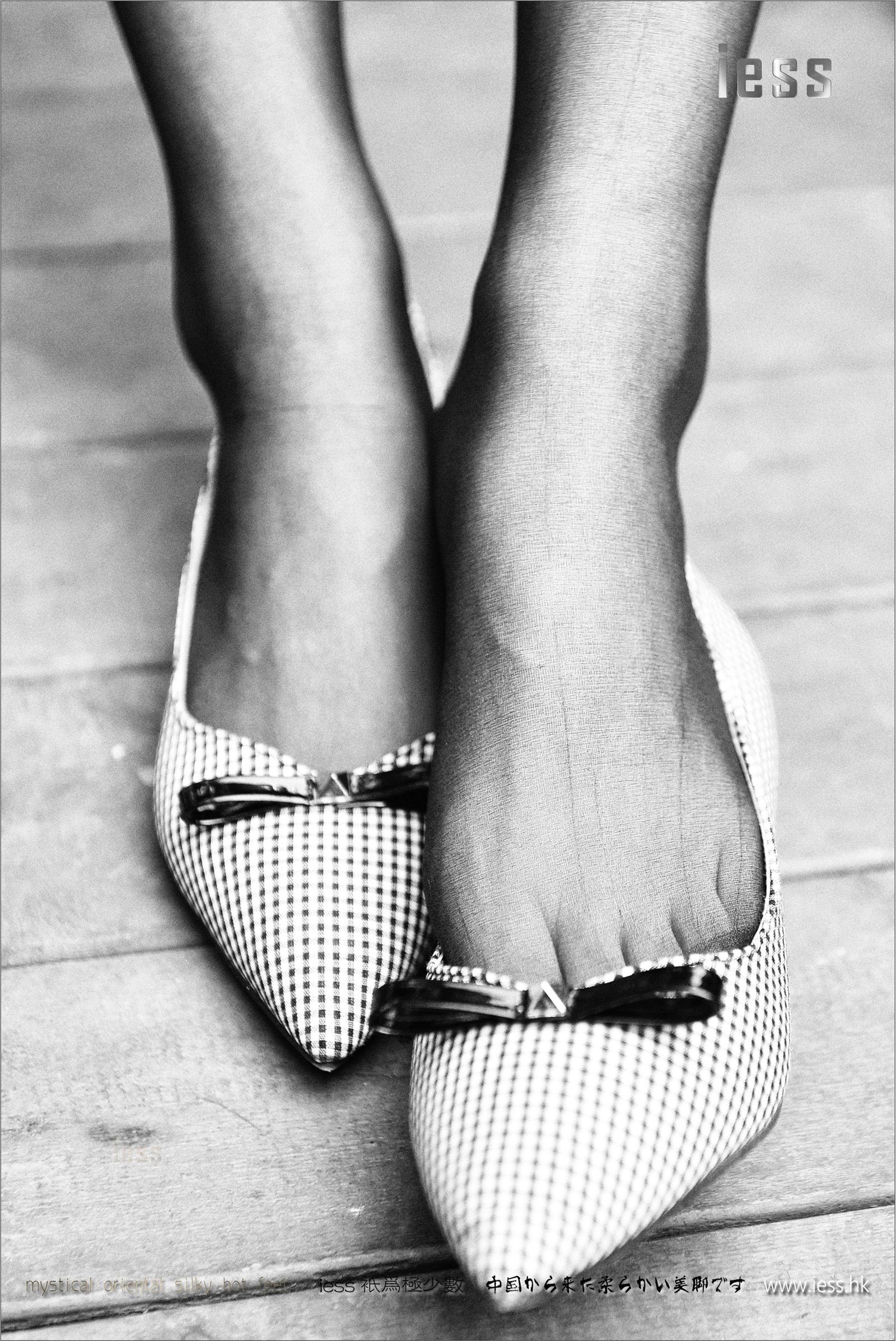 [IESS异思趣向] 2017.04.28 《户外黑丝平底鞋》潇潇