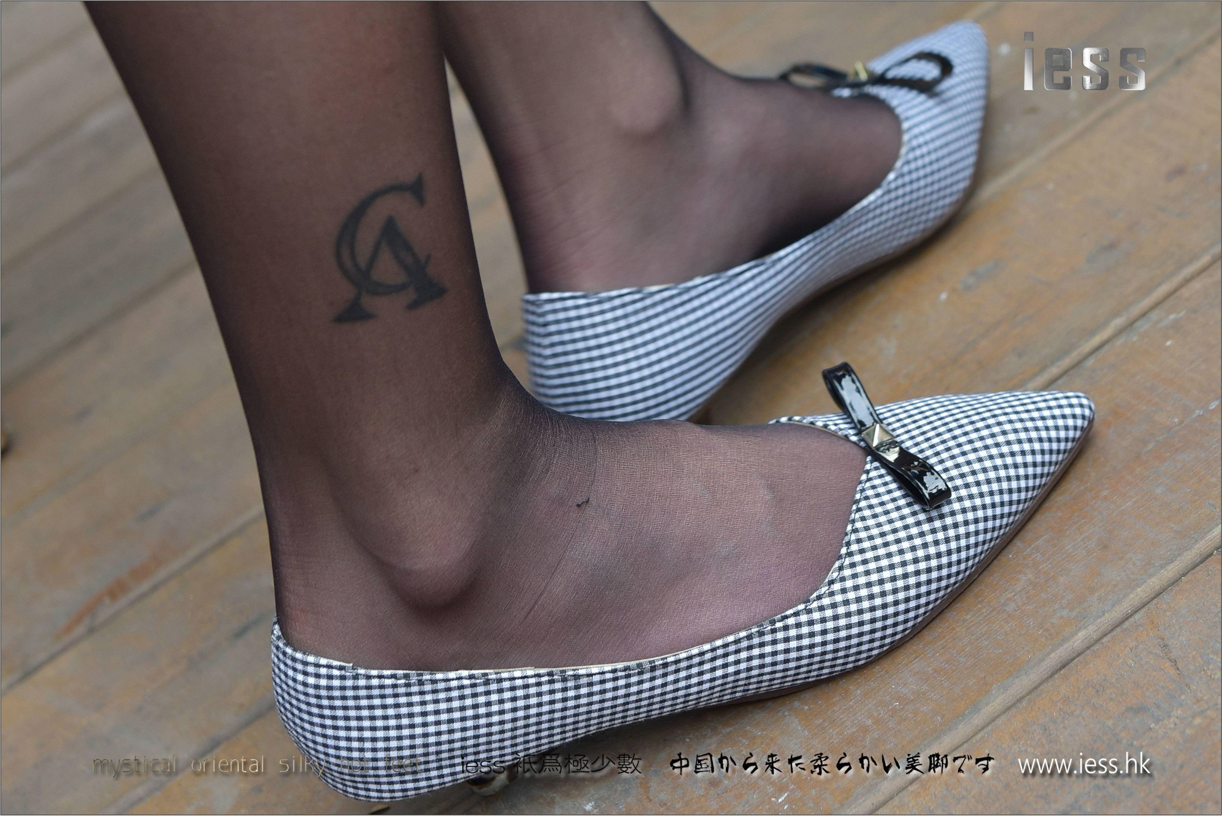 [IESS异思趣向] 2017.04.28 《户外黑丝平底鞋》潇潇