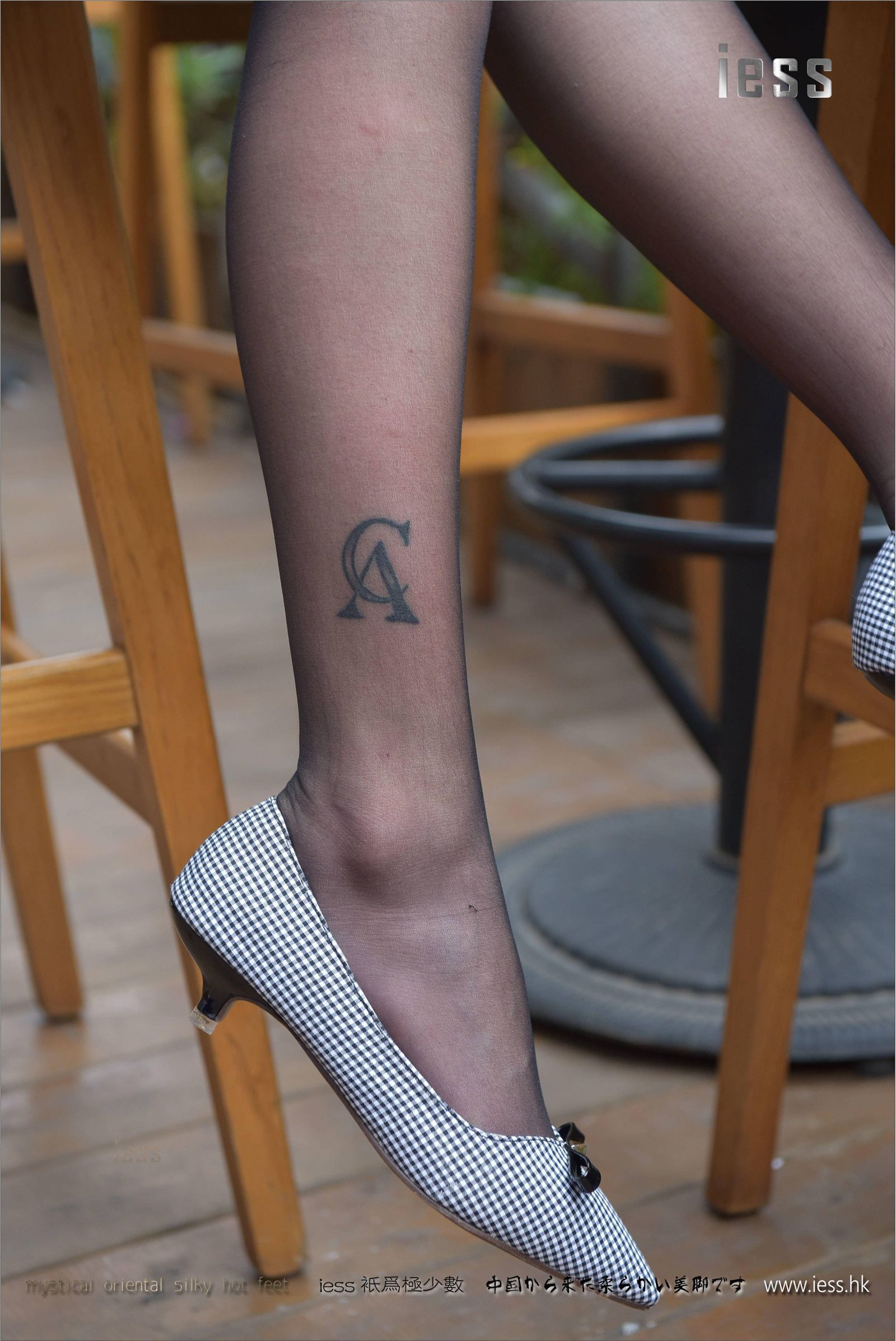 [IESS异思趣向] 2017.04.28 《户外黑丝平底鞋》潇潇