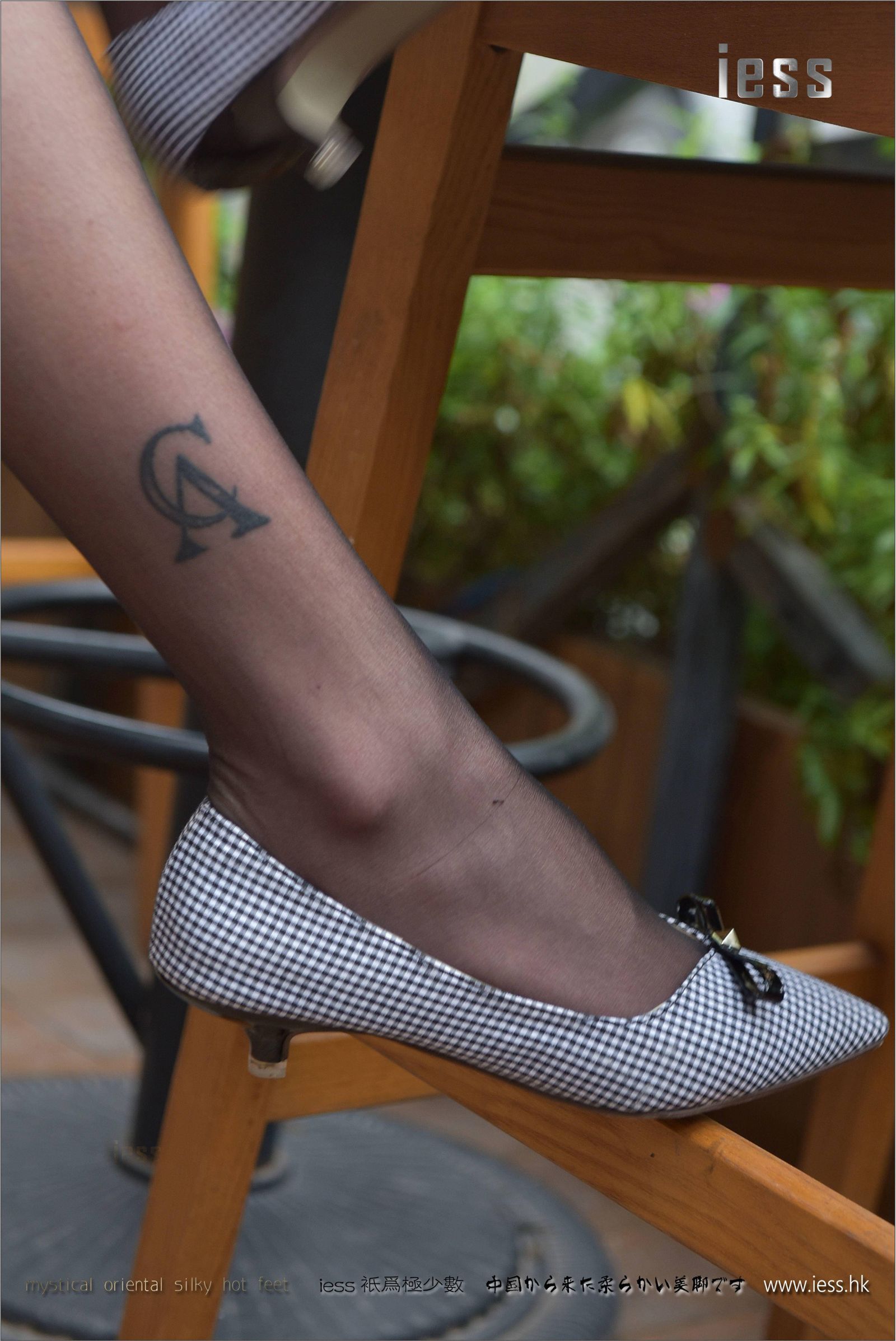[IESS异思趣向] 2017.04.28 《户外黑丝平底鞋》潇潇