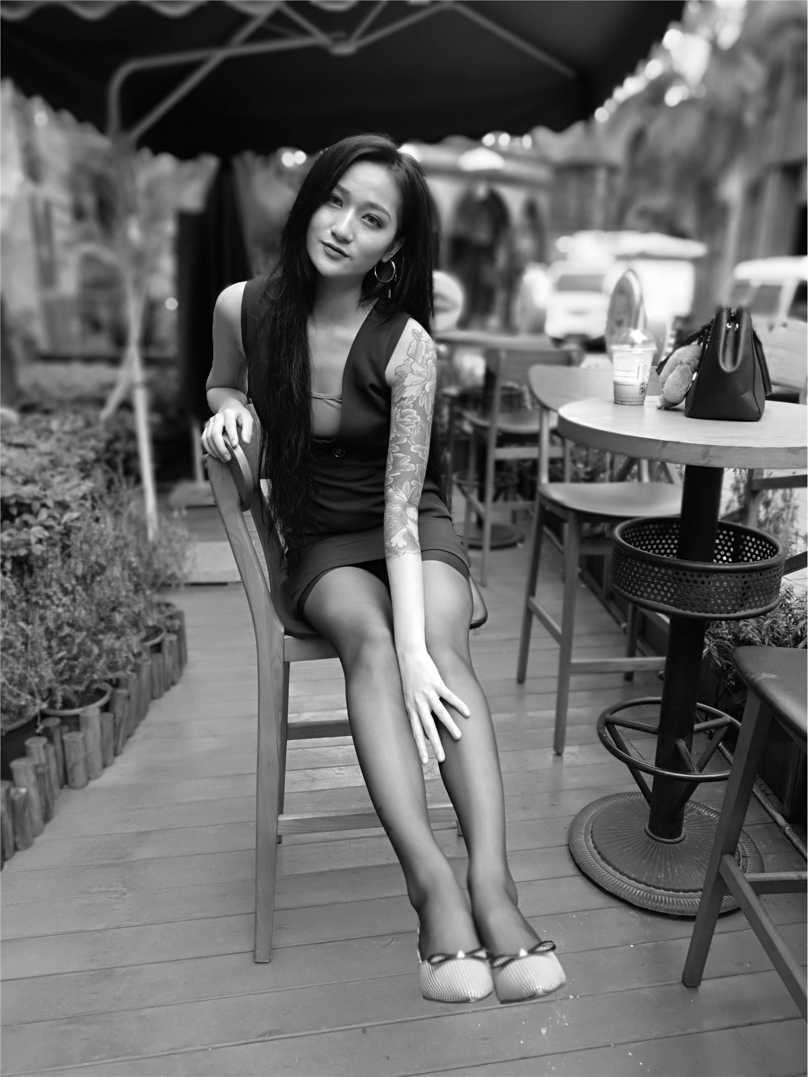 [IESS异思趣向] 2017.04.28 《户外黑丝平底鞋》潇潇