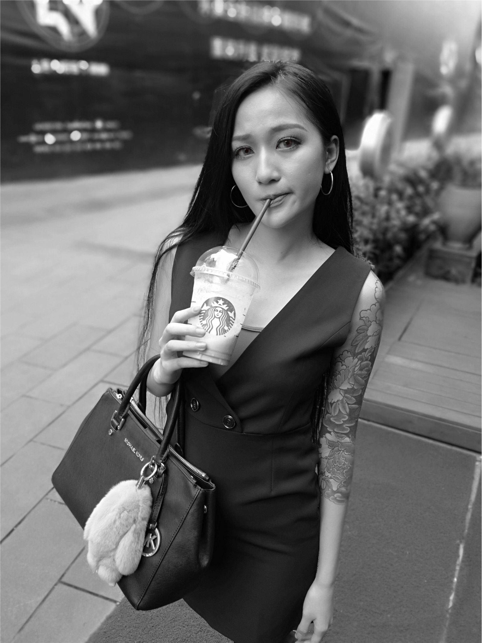 [IESS异思趣向] 2017.04.28 《户外黑丝平底鞋》潇潇