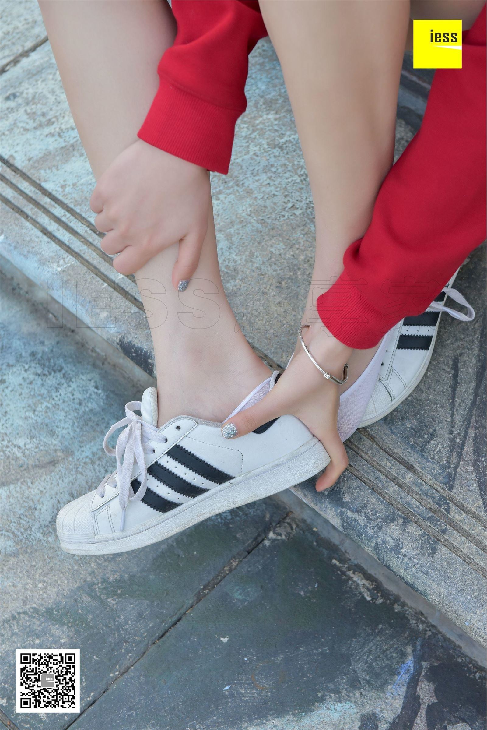 [IESS异思趣向]2018.01.31 No.159七七 《卫衣与白色船袜》